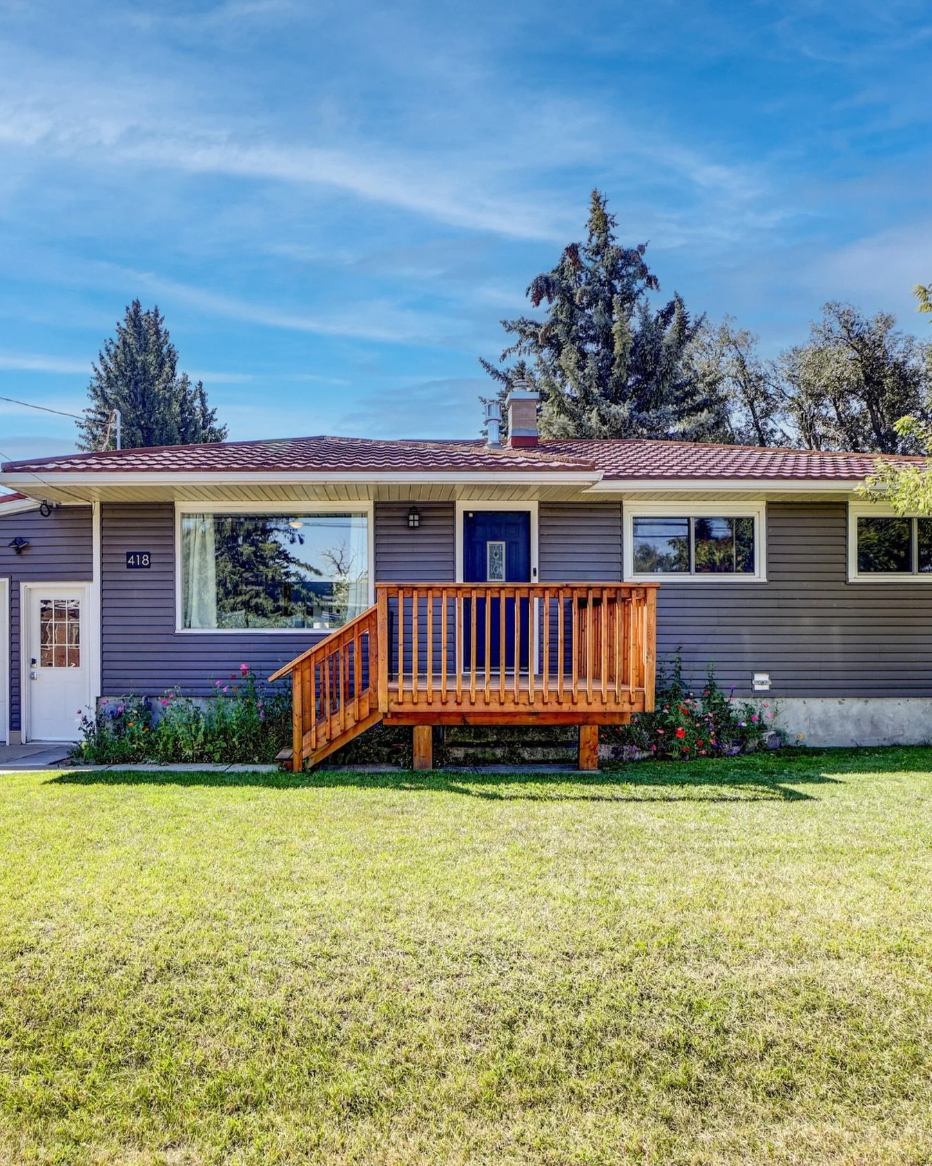 This fall, we celebrated our client&rsquo;s taking possession of this beautiful property!
&nbsp;
It was a true team effort! 🙌 We had the privilege of helping our seller, while @darren.gugyelka from our Lethbridge office worked with the buyer to make