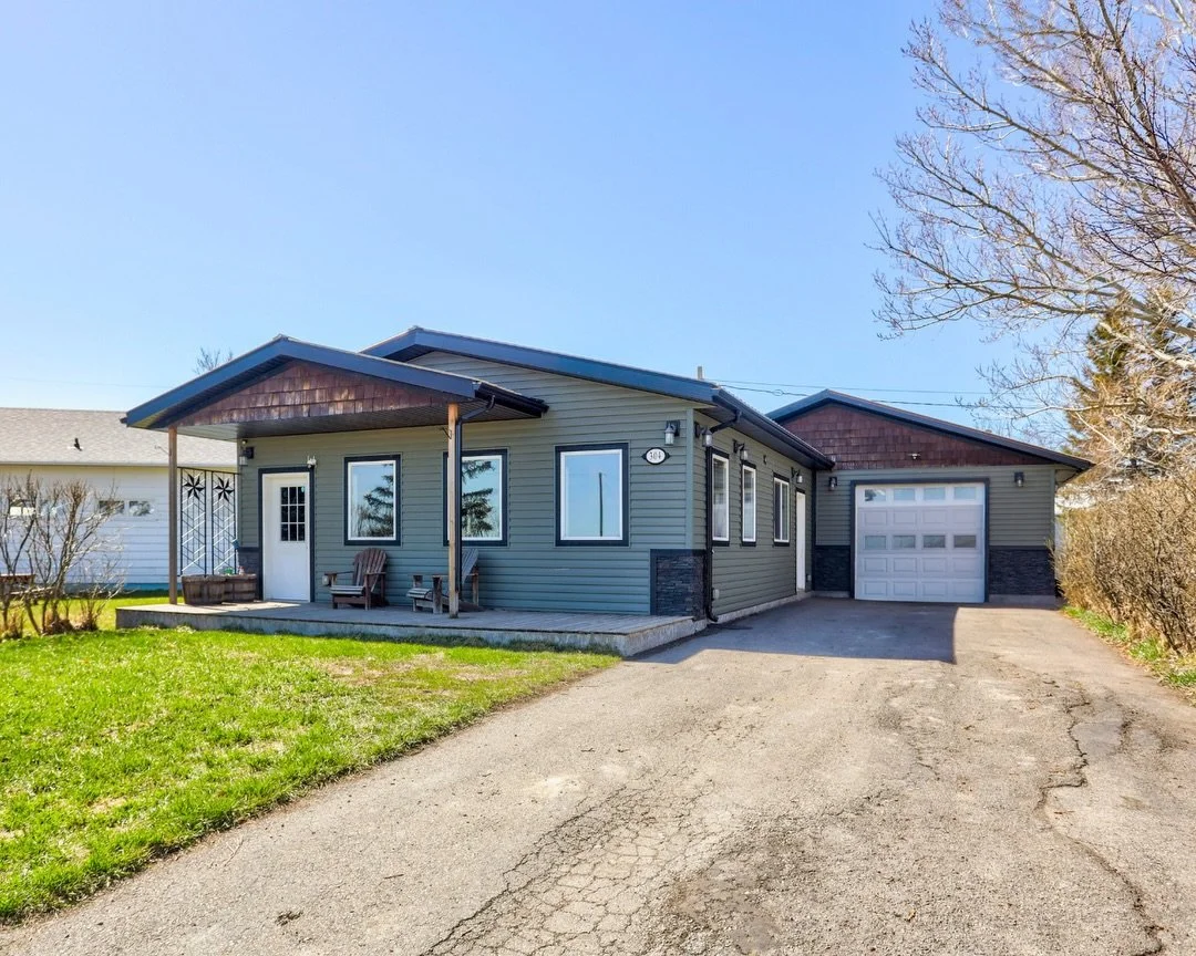 The kind of shop space people spend years trying to find!
&nbsp;
This thoughtfully designed 1-bedroom, 2-bathroom bungalow features a bright, comfortable living space and is perfect for downsizers or first-time buyers. There is also a versatile offic
