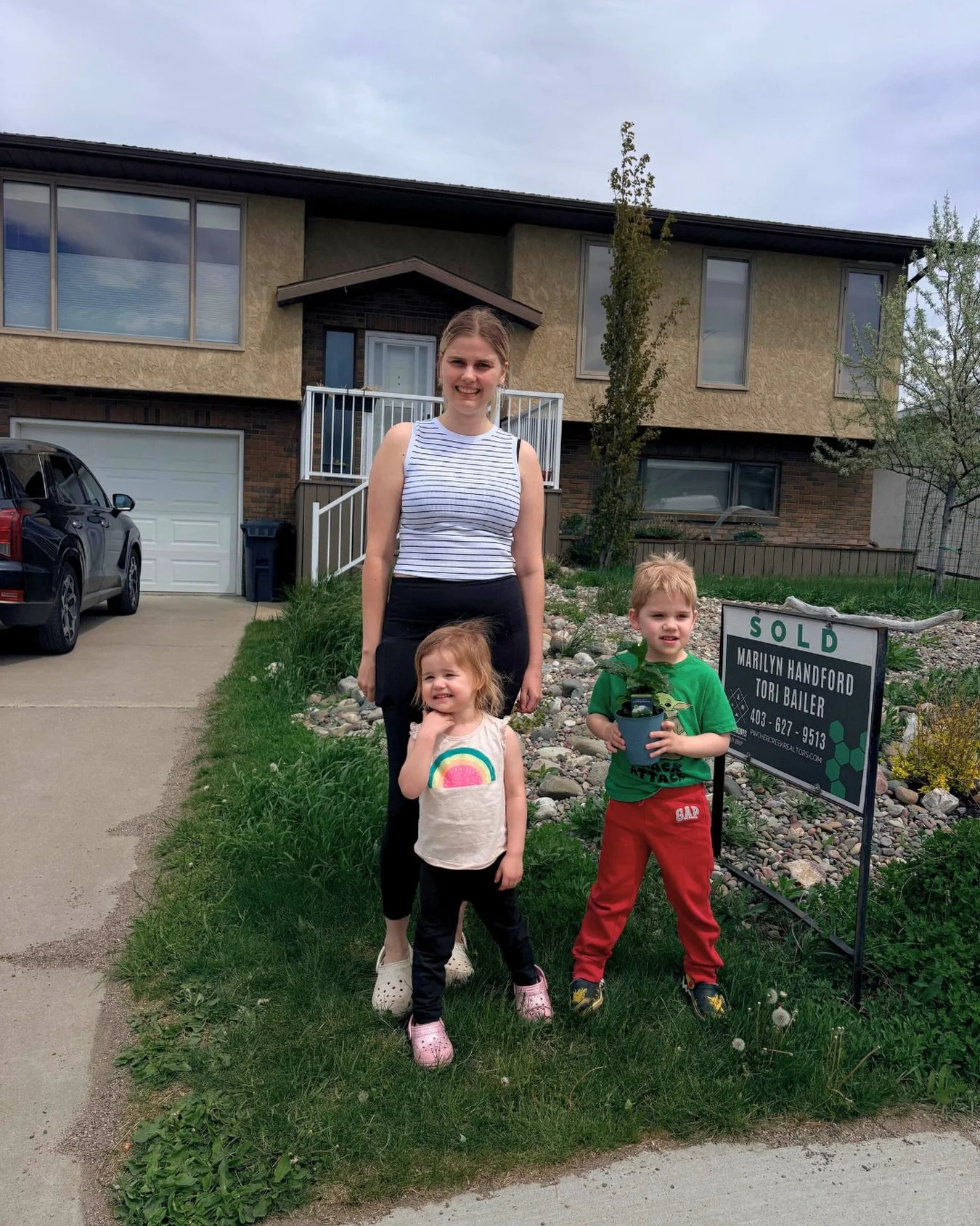 Welcoming our newest community members! 💚
&nbsp;
We had the pleasure of working with the sellers and then handing the keys over to the new owners.
&nbsp;
These moments are the reason we do what we do. We&rsquo;re so excited to watch a new chapter op