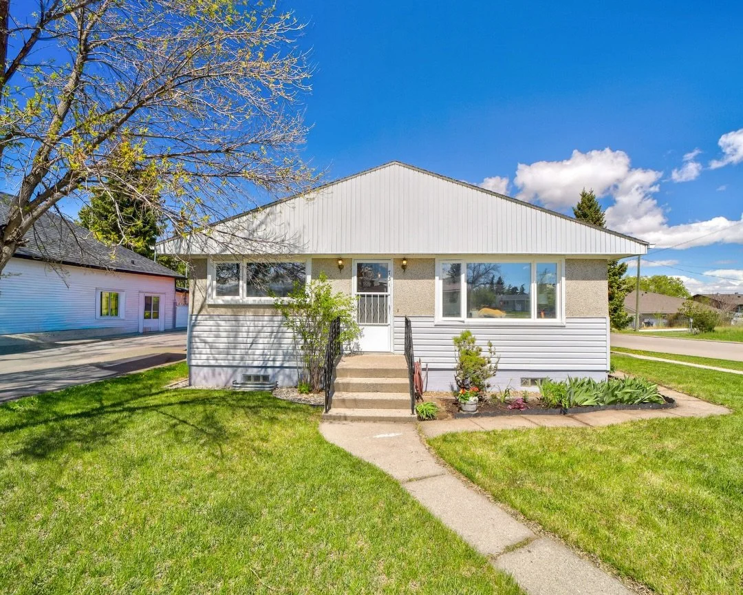 Not one, but TWO pending sales this week (with one property pending after just 3 days on the market!)
&nbsp;
It&rsquo;s weeks like these, when things are moving fast, and we&rsquo;re back and forth with clients and the buyer/seller, that life gets ex