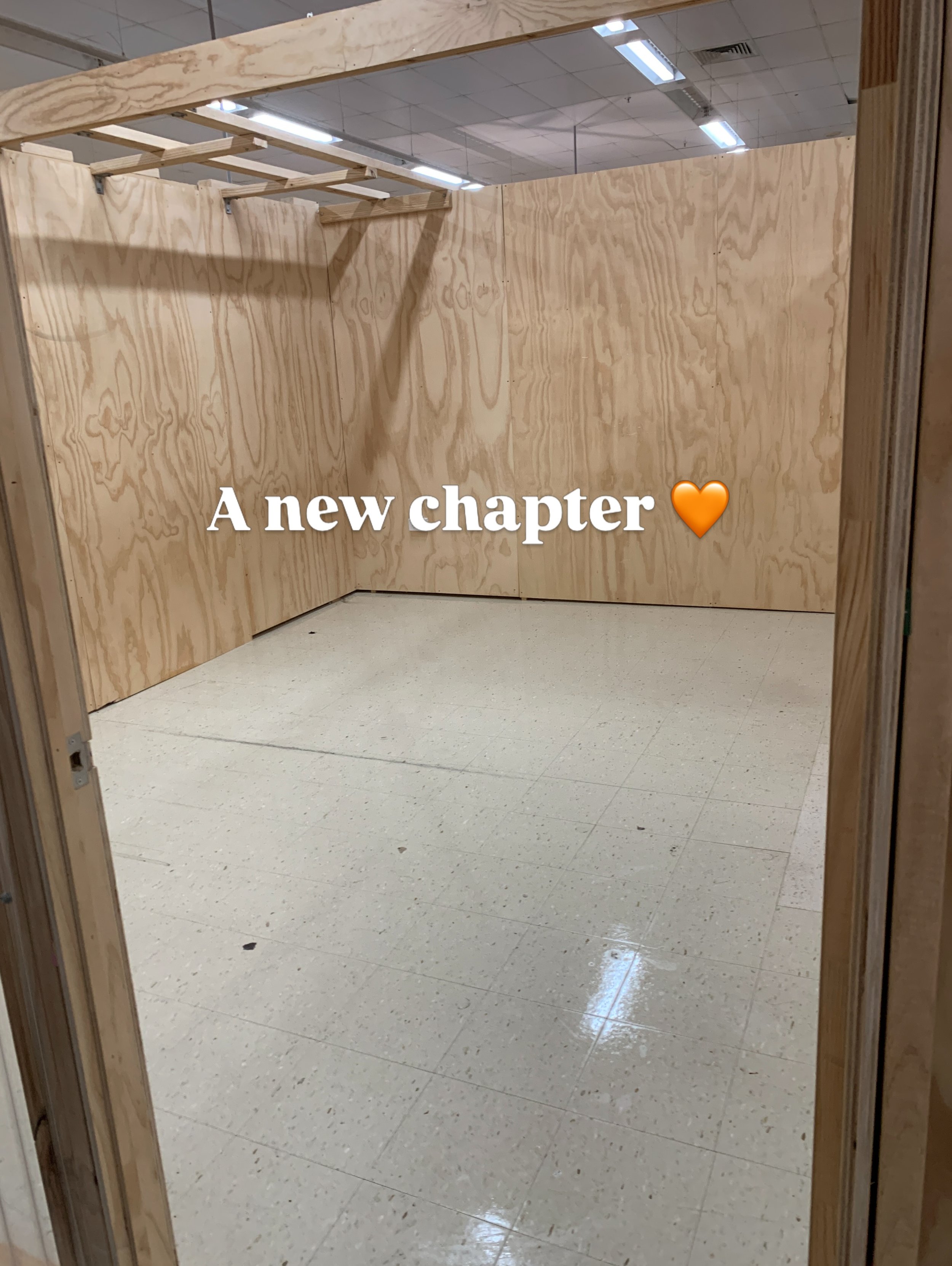 A new chapter 🧡

helloma&euml; has officially moved into its new home in Brunswick.

Still surrounded by boxes, still figuring out where everything goes, but slowly making this little space mine.

Here&rsquo;s to new beginnings, lots of making, and 
