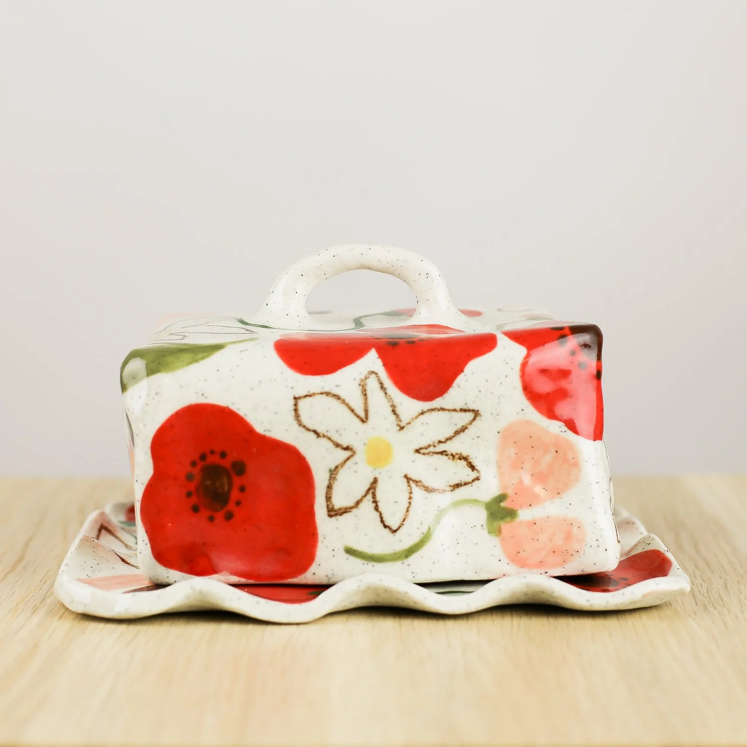 Handmade ceramic butter dish with hand-painted poppies, daisies and sweet pea flowers. Fits 450–500g butter. A delicate, functional piece for everyday use or gifting. (Copy)