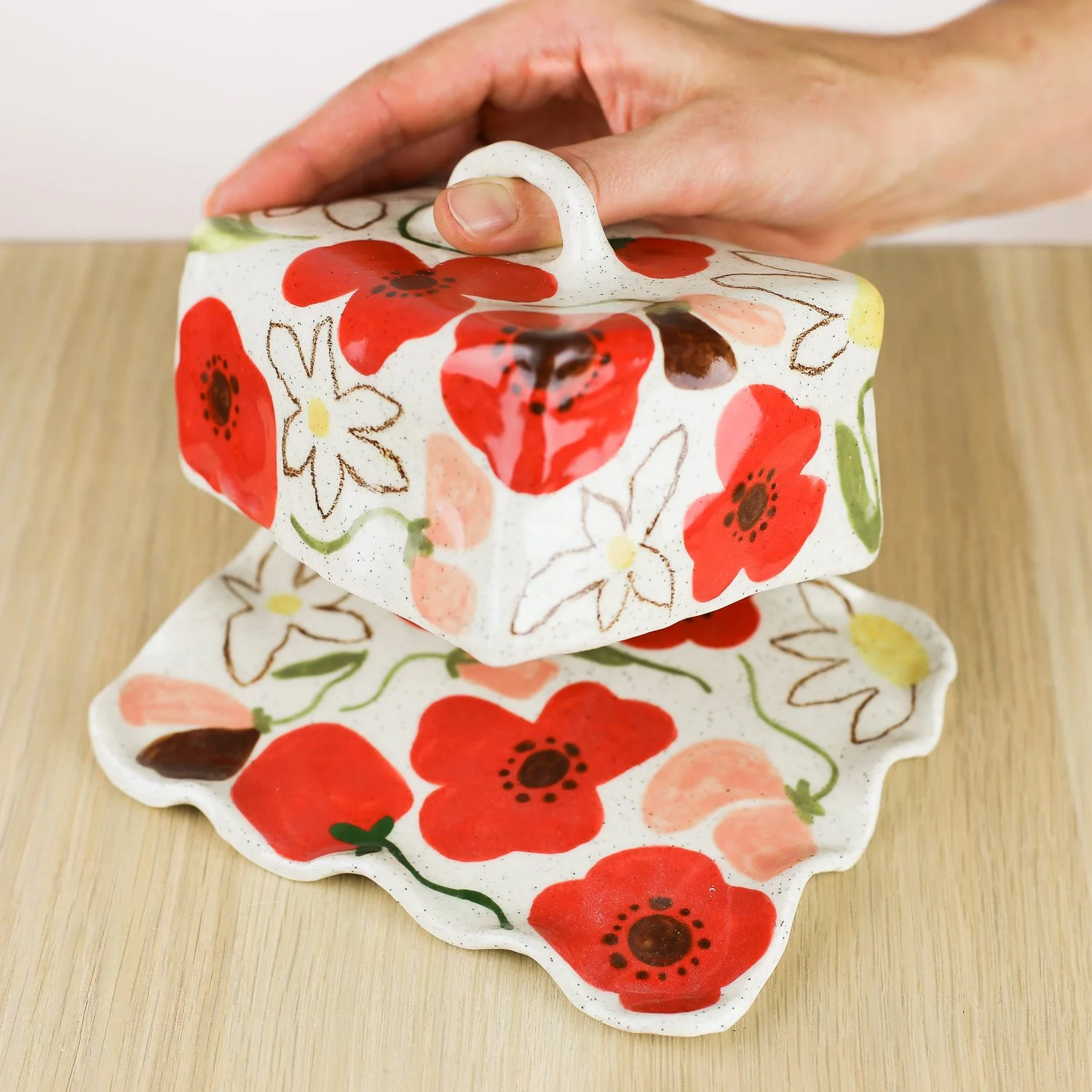 Handmade ceramic butter dish with hand-painted poppies, daisies and sweet pea flowers. Fits 450–500g butter. A delicate, functional piece for everyday use or gifting. (Copy)