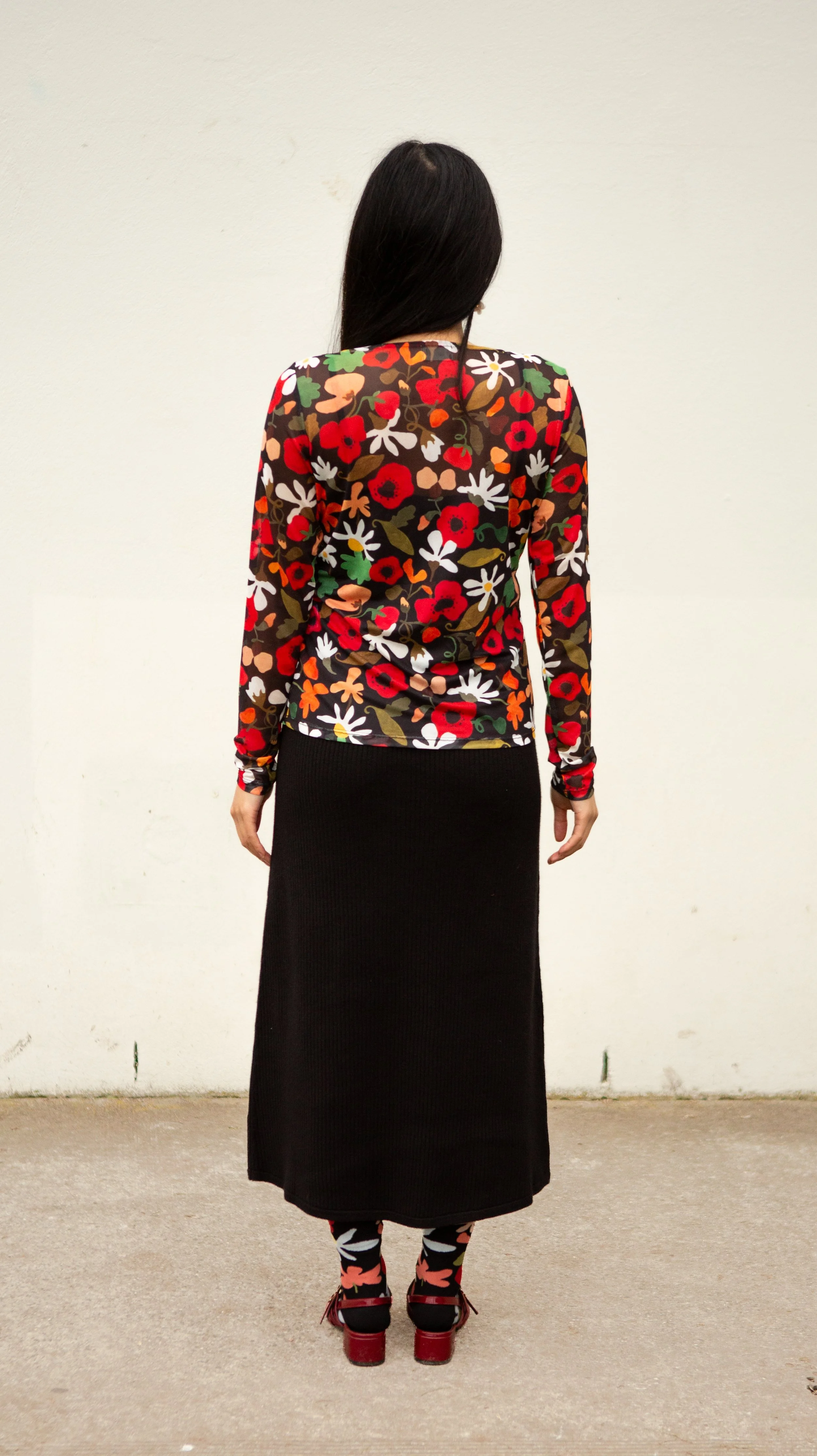 Soft, stretchy mesh top featuring the hand-painted Flower Daze print. Made from recycled polyester and ethically produced. Available in sizes 8–20.