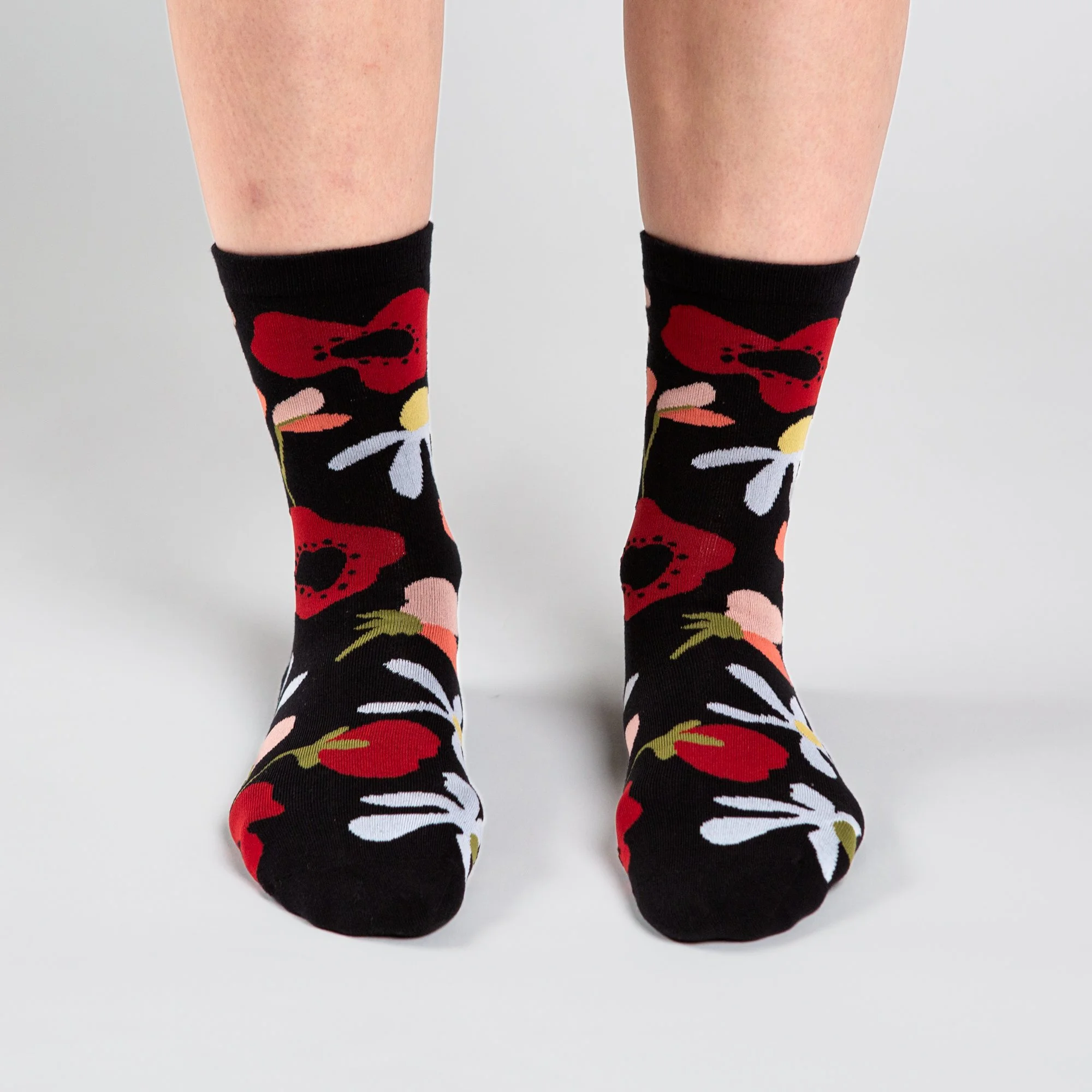 Soft crew socks featuring the hand-painted Flower Daze print. Comfortable, colourful and perfect for adding a playful touch to your everyday wardrobe.
