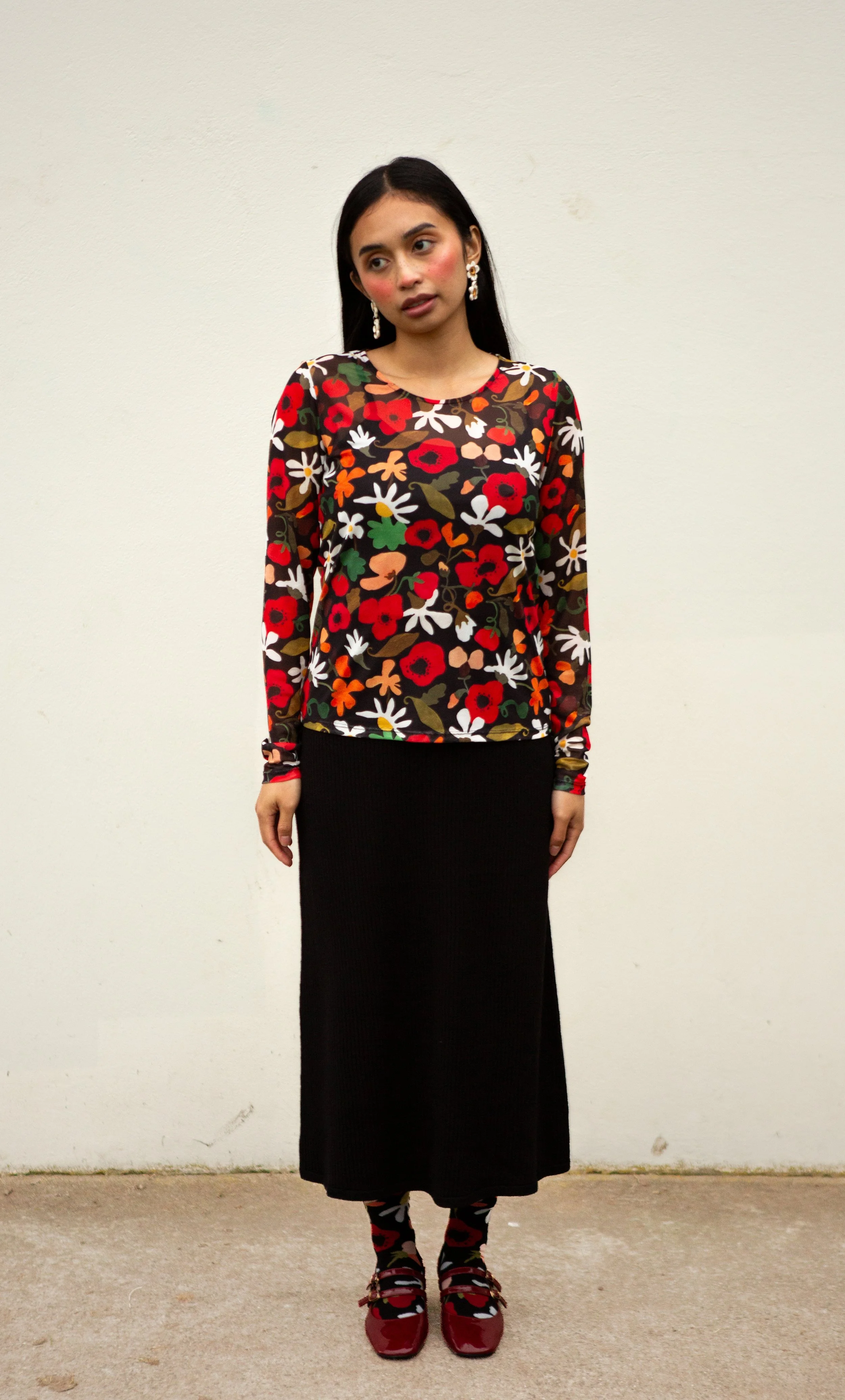 Soft, stretchy mesh top featuring the hand-painted Flower Daze print. Made from recycled polyester and ethically produced. Available in sizes 8–20.