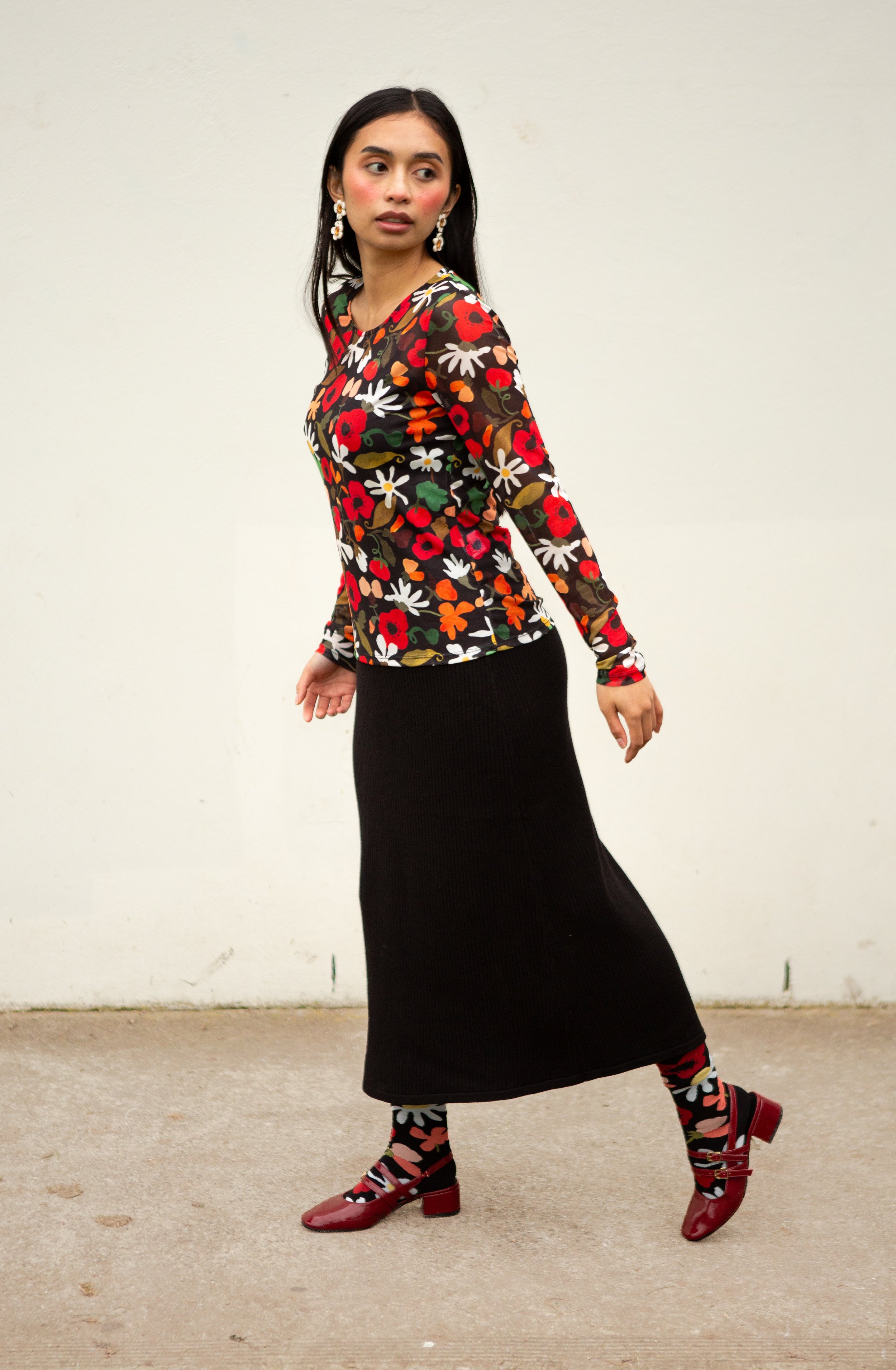 Soft, stretchy mesh top featuring the hand-painted Flower Daze print. Made from recycled polyester and ethically produced. Available in sizes 8–20.