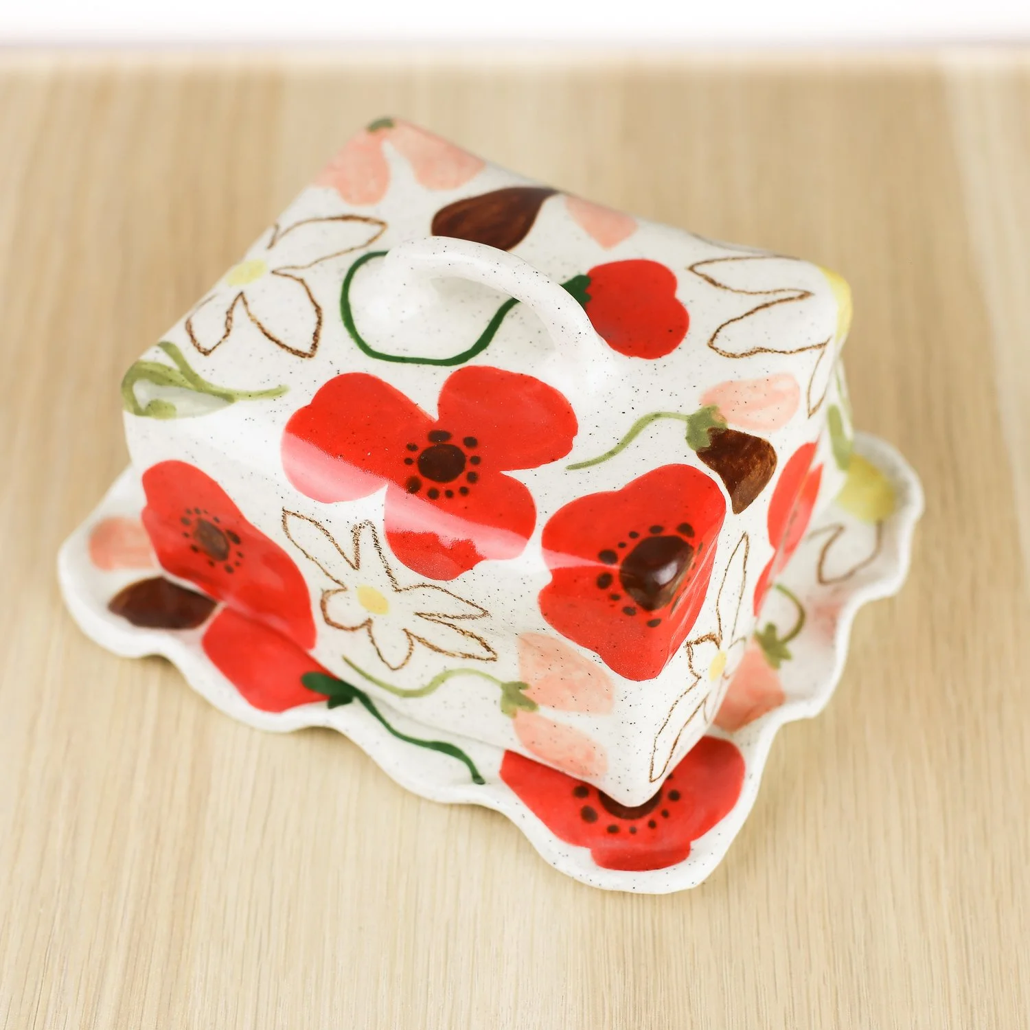 Handmade ceramic butter dish with hand-painted poppies, daisies and sweet pea flowers. Fits 450–500g butter. A delicate, functional piece for everyday use or gifting. (Copy)