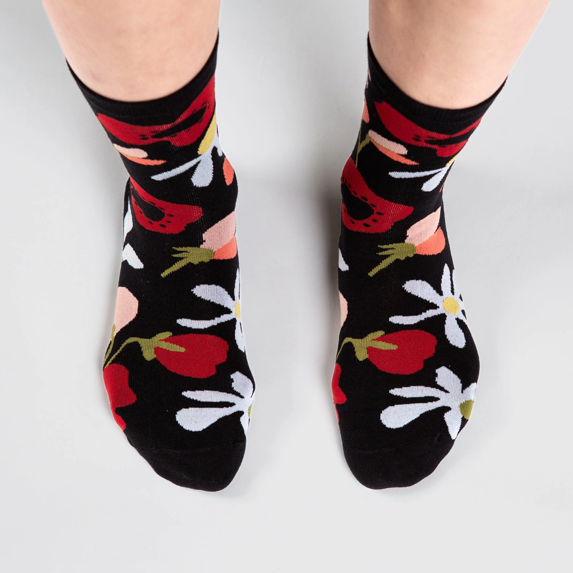 Soft crew socks featuring the hand-painted Flower Daze print. Comfortable, colourful and perfect for adding a playful touch to your everyday wardrobe.