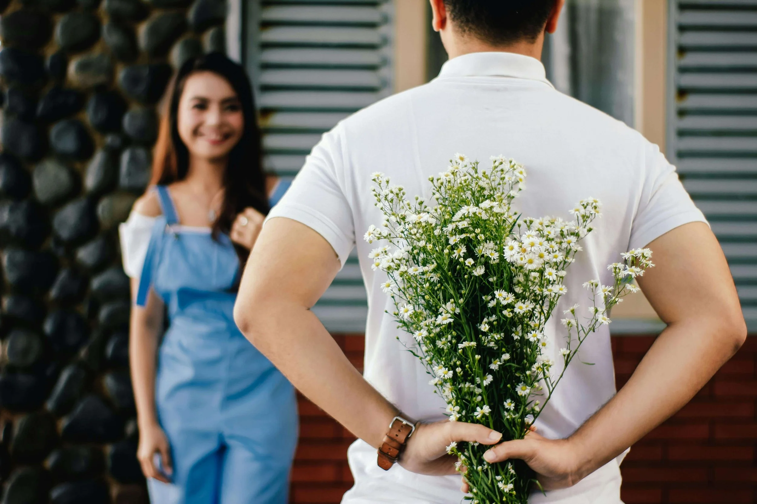Is It Love or Love Bombing? How a Couples Therapist Can Help You Recognize the Difference