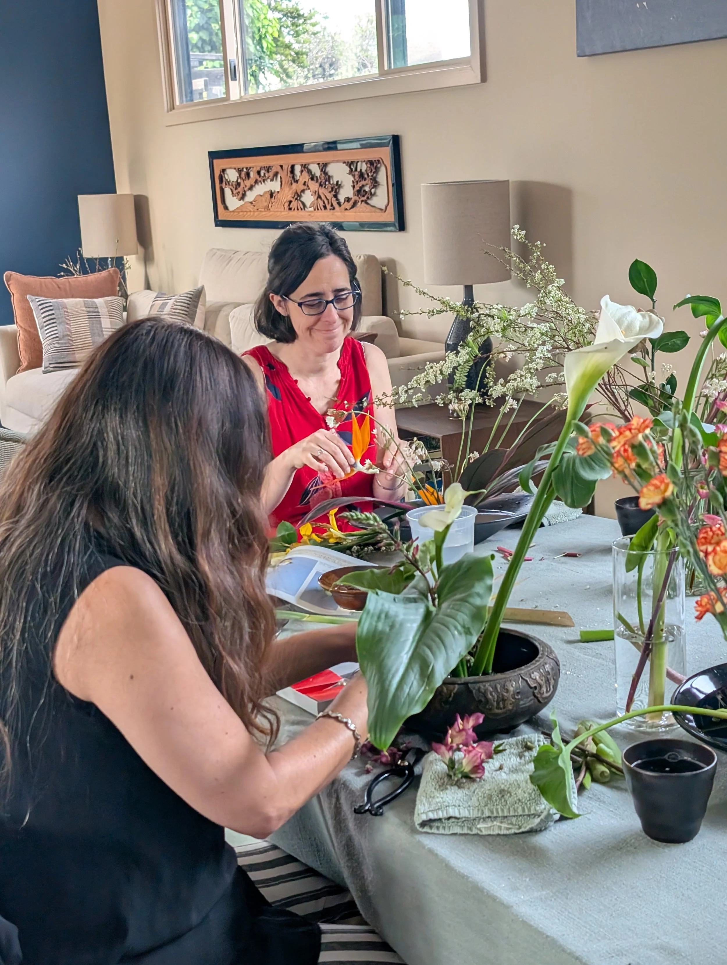 Ikebana_group_classes_Berkeley_premium_flowers_serene_atmosphere.jpg
