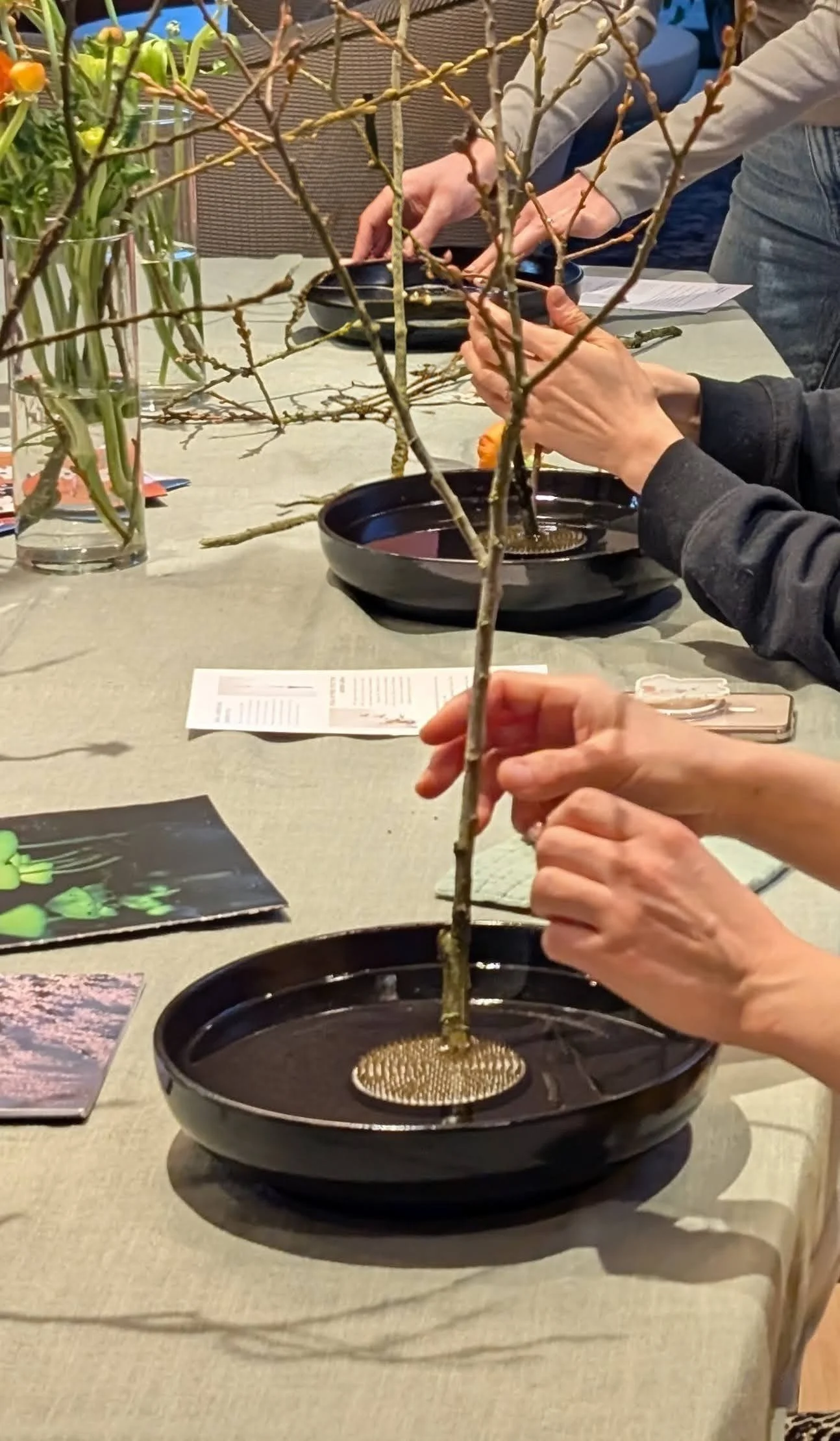 Ikebana_lesson_Berkeley_students_practicing.jpg