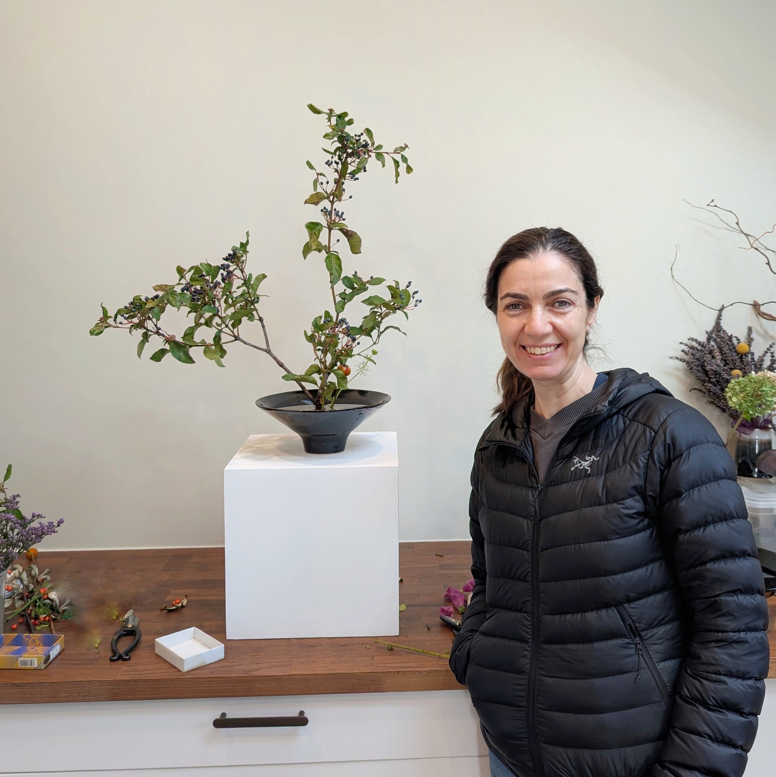 Ikebana_lesson_student_studio_viburnum_branches.jpg