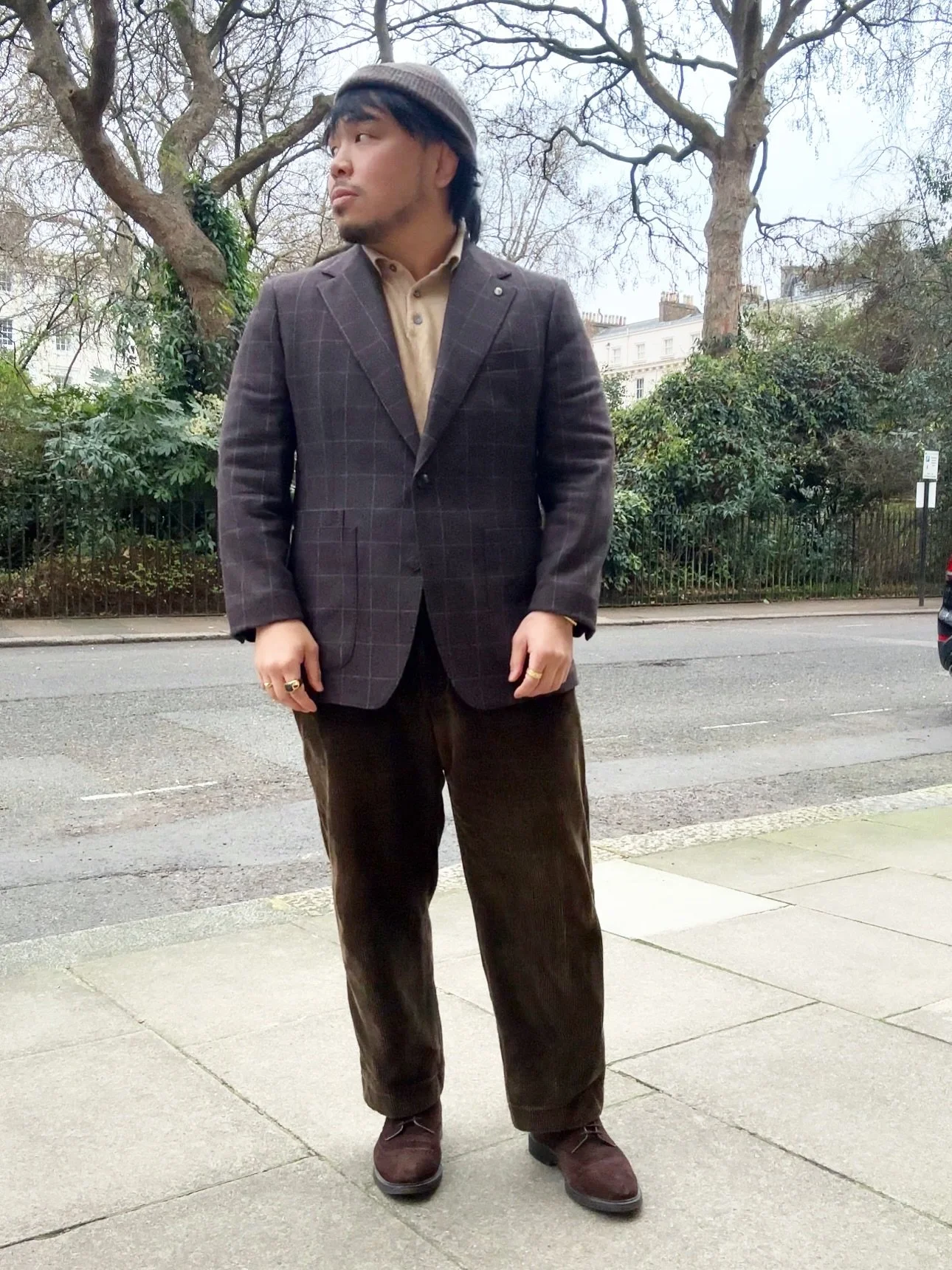 Wore all of my favorite winter fabrics for my last day in London! Cashmere polo by @billietoddco , flannel sport coat, and corduroy trousers. 

#menswear #mensoutfits #cashmeresweater #billietoddco