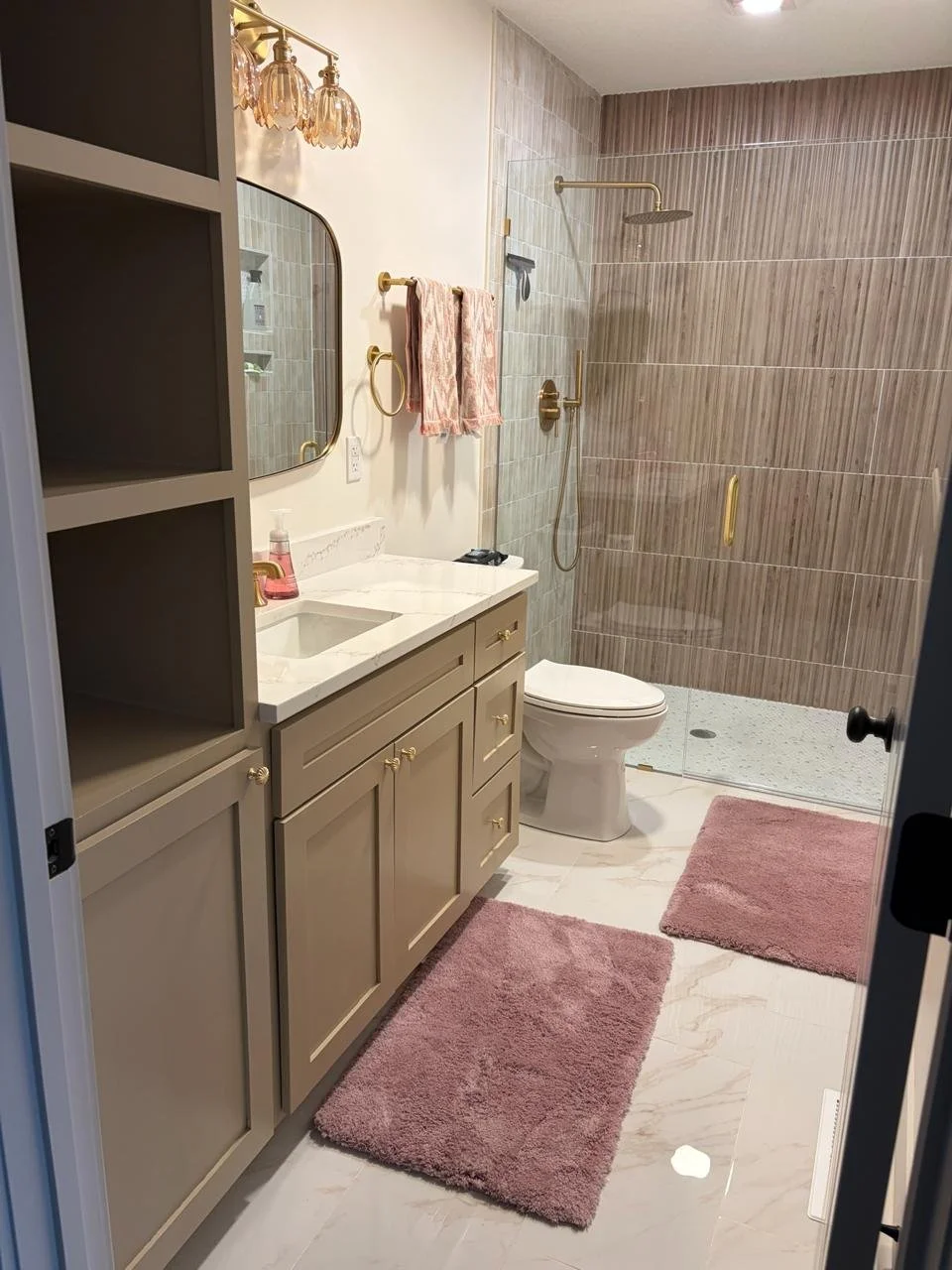 Create a relaxing and elegant bathroom with custom designs, premium materials, and expert craftsmanship. We focus on comfort, style, and lasting quality in every detail.