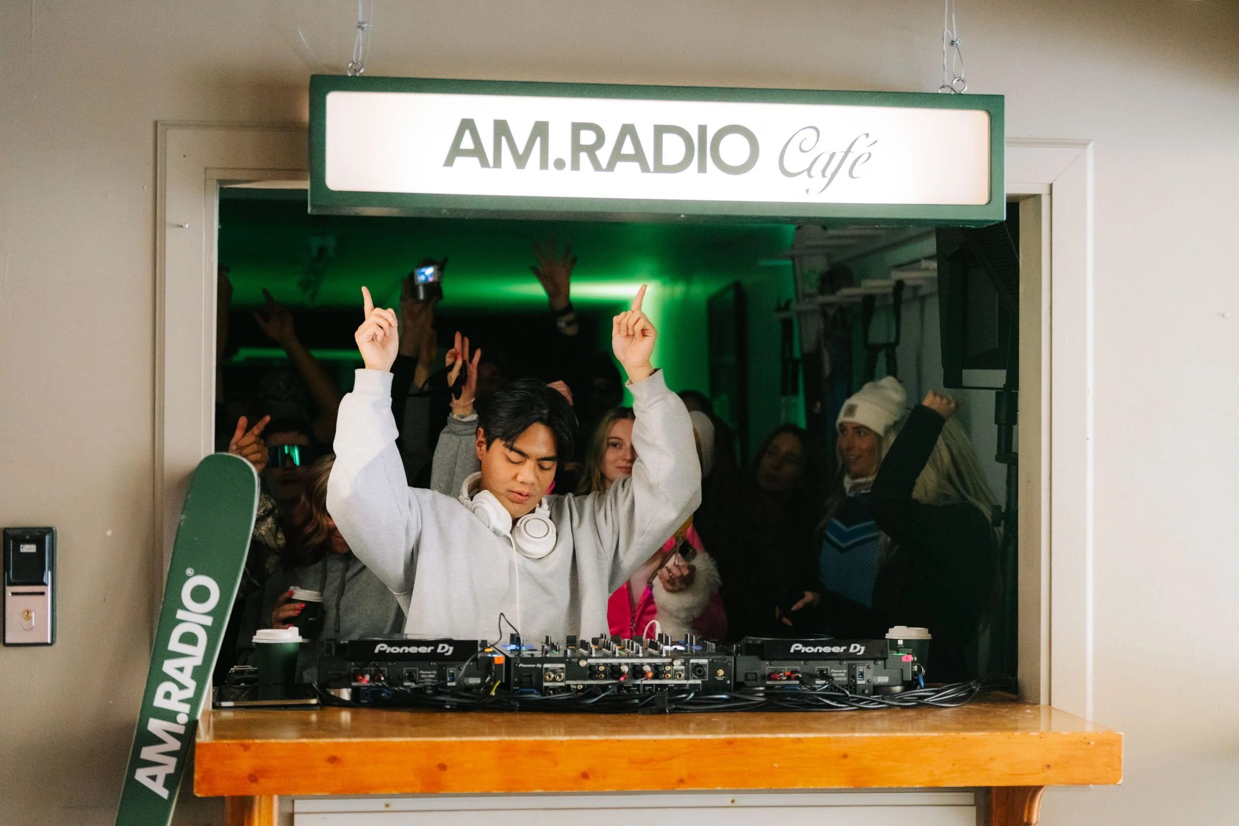 @Olderelder-AM-Radio-4263.jpg