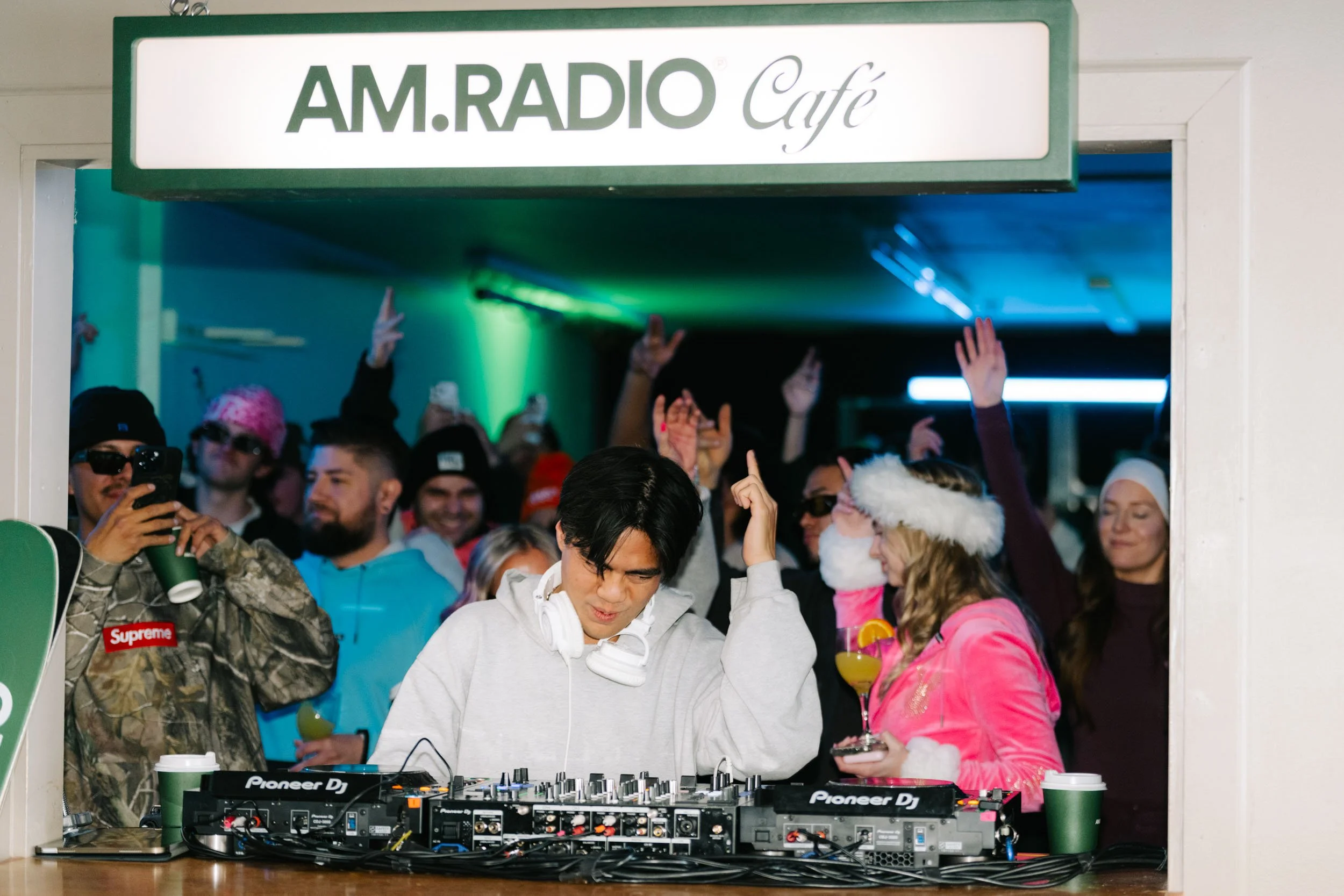 @Olderelder-AM-Radio-4221.jpg