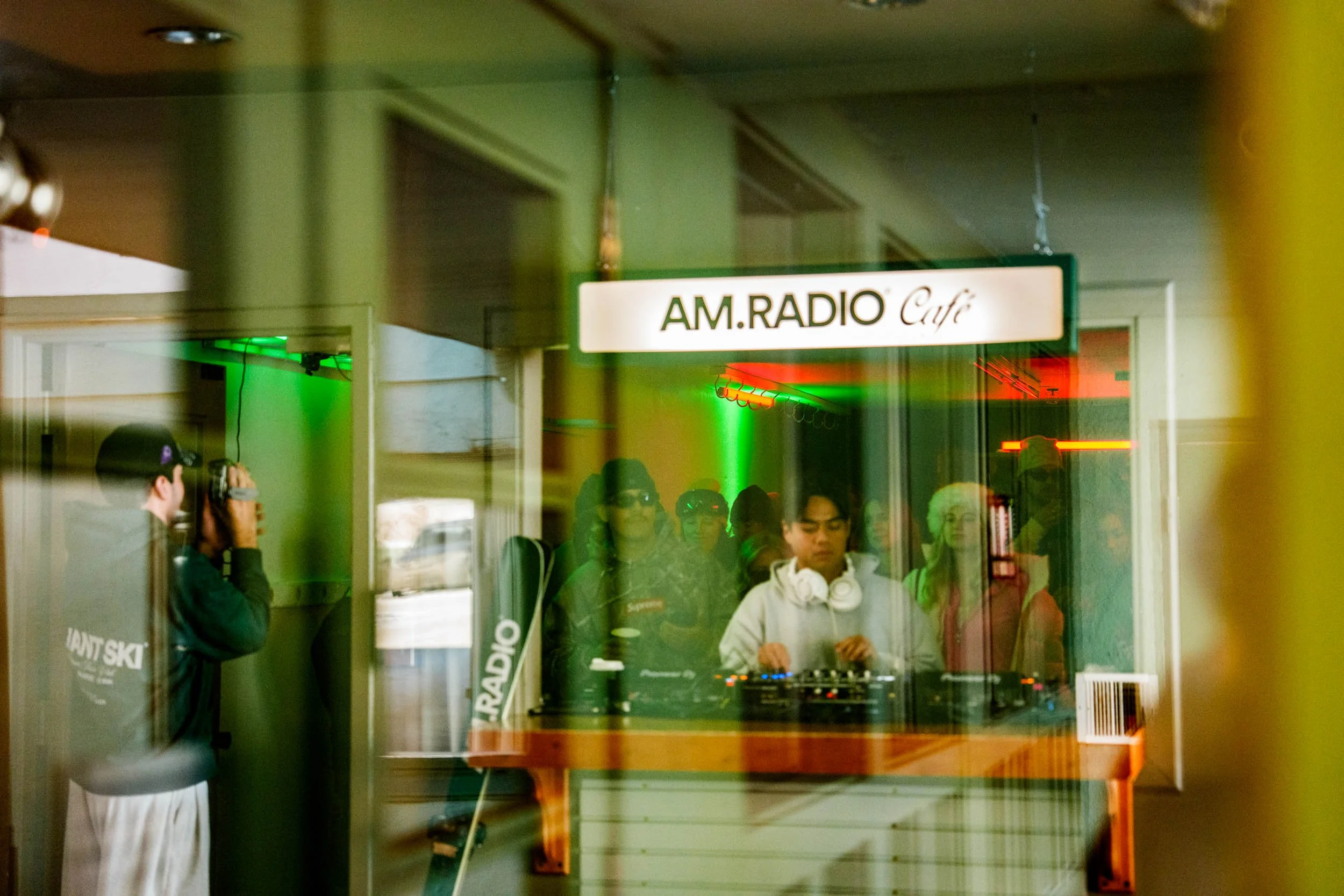 @Olderelder-AM-Radio-4125.jpg