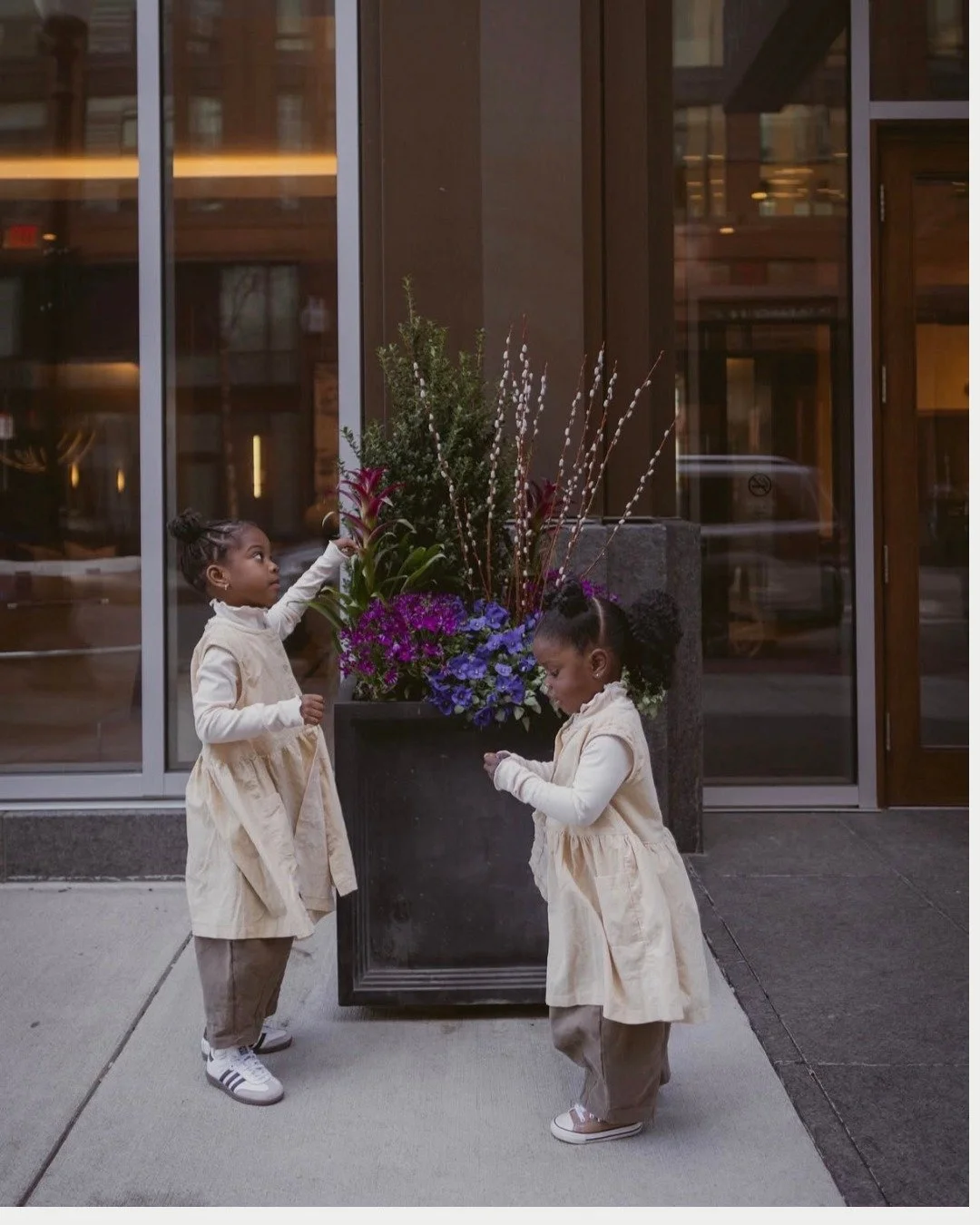 Sisterhood looks even cuter in matching fits. 💛👯&zwj;♀️ 

#KhakiandPink #MixMatchShared #womanownedbusiness #KidsFashion #FamilyPhotos