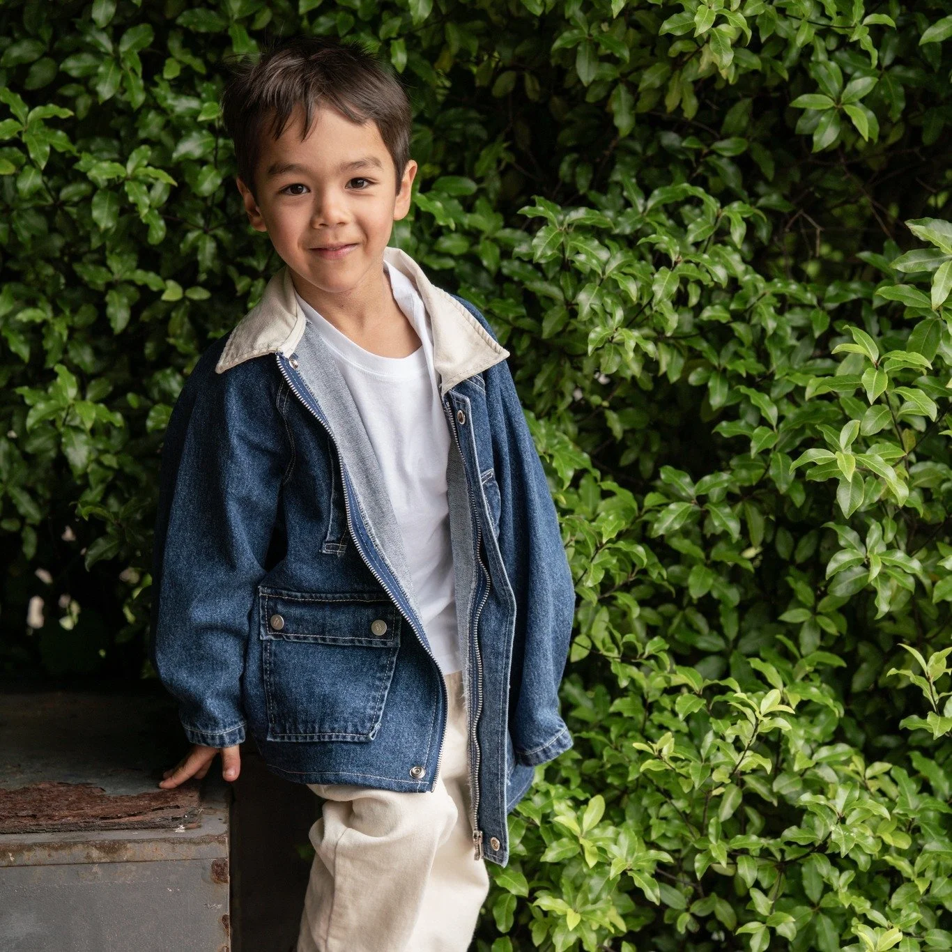 Weekend style: denim jacket + a smile that goes with everything. 💙

#KhakiandPink #KidsStyle #MiniStyle  #CoolKidsClothes