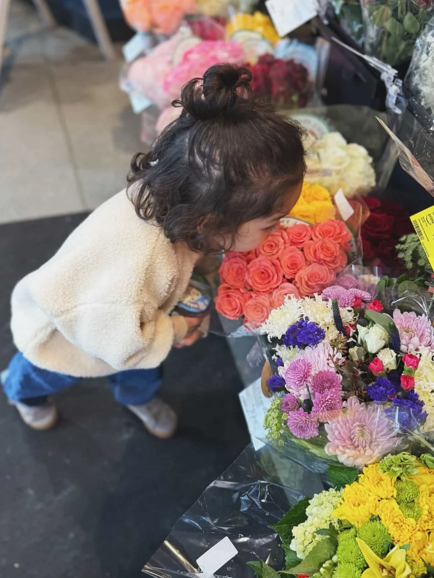 Stopping to smell the flowers, because these moments don&rsquo;t last forever 💐 Happy Sunday!