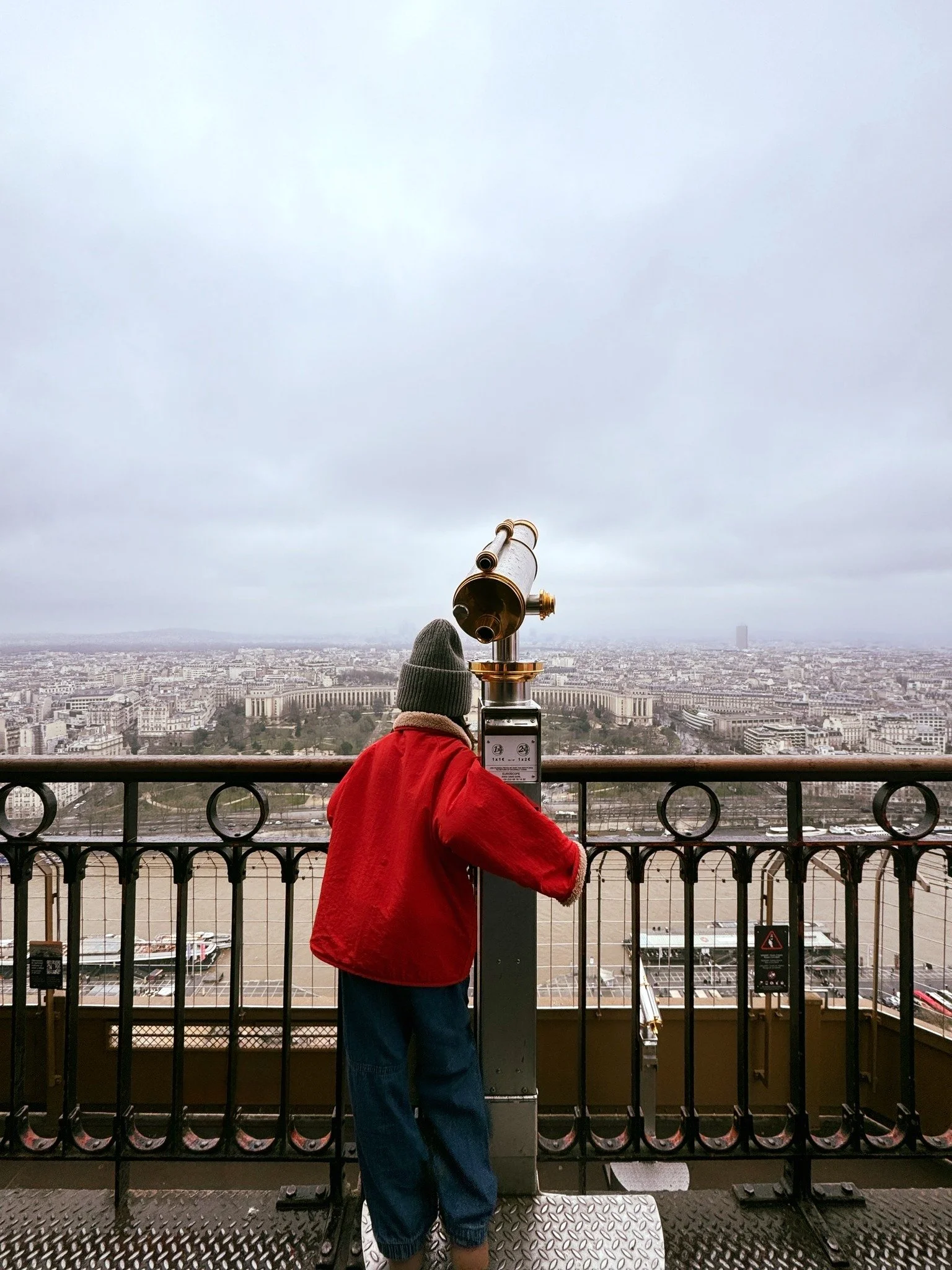 From city streets to iconic views 🇫🇷
Our pieces that travel well and get noticed along the way. 
Thank you for taking us along on your travels ❤