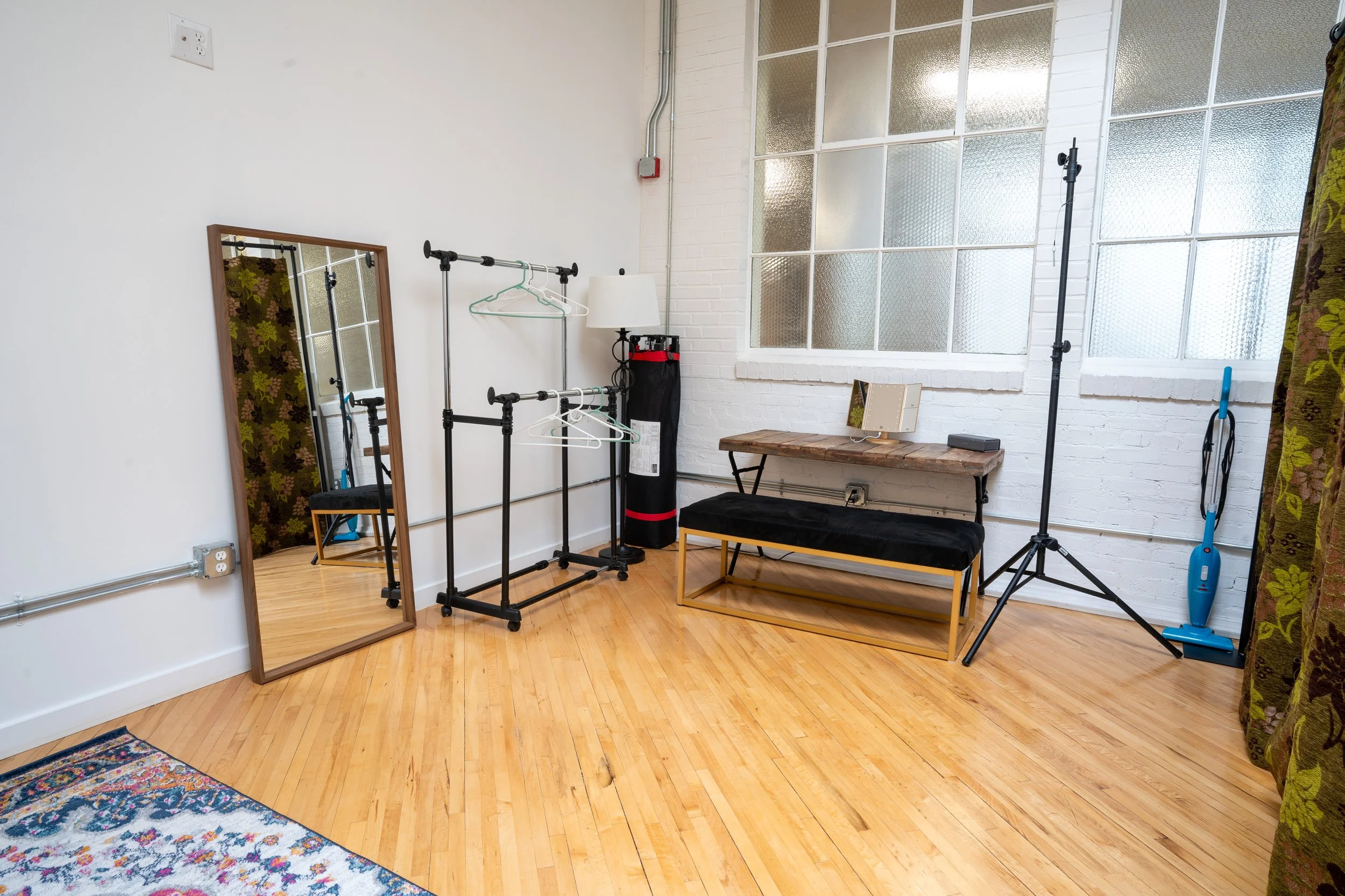 Green Room / Ready Room & Amenities