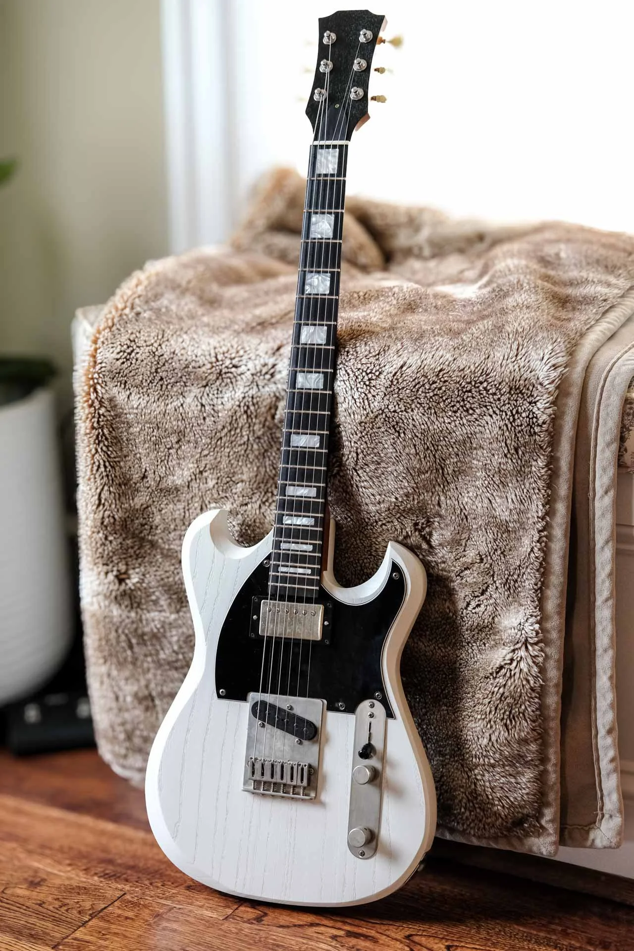 Von Boyle Bruiser Guitar Dolomite White