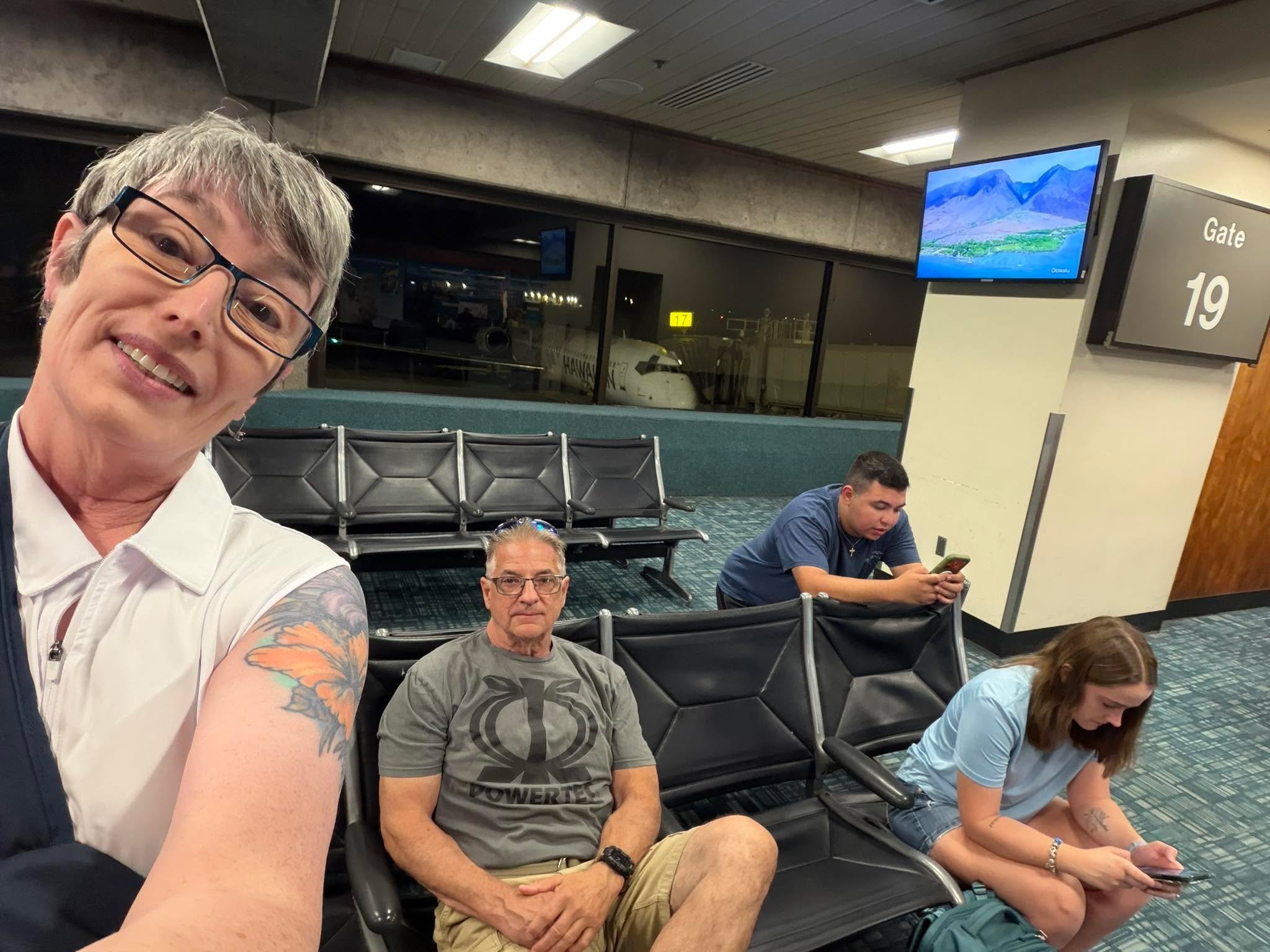 Back at OGG airport, heading to Honolulu to go see Pearl Harbor