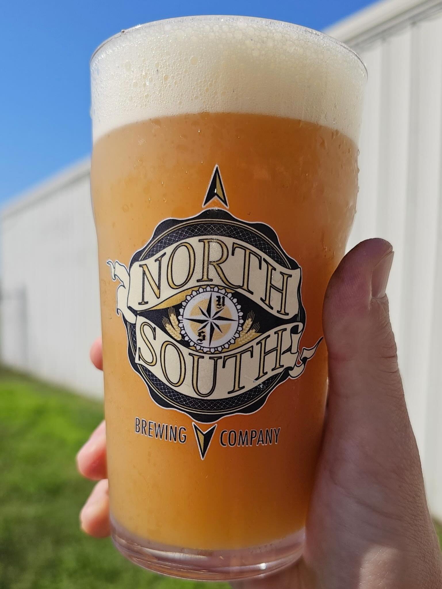 Proof that happiness can fit into a pint glass! 🌞🍺

Happening tonight at North South:
🌮 California Taco Truck at 6:00pm 
🎶 Music Bingo at 6:30pm 
💁🏻&zwj;♀️Holly&rsquo;s behind the bar tonight! Come say hi! 

Grab your crew and we&rsquo;ll see y