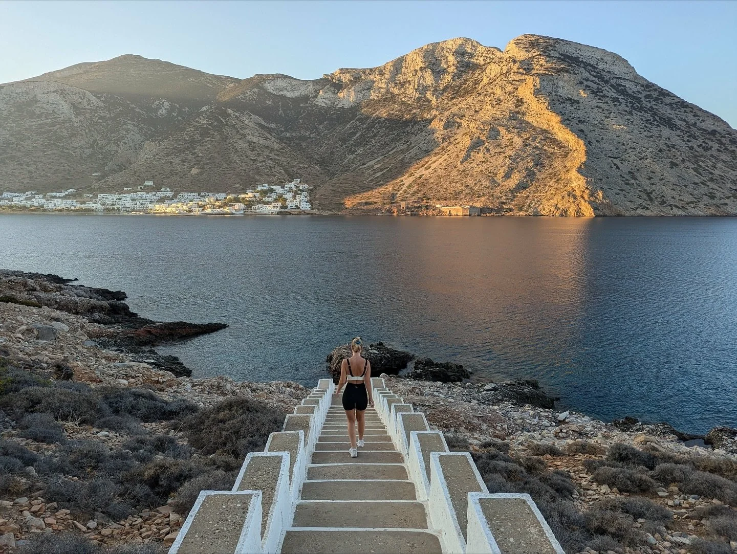 Reminiscing of morning stair climbs with this view&hellip; ⛰️ 

&bull;

&bull;

&bull;

#greece #greek #greekislands #eurosummer #sifnos #mountain #ocean #travel #fitness #run #jog #stairclimb #island #waves #workout