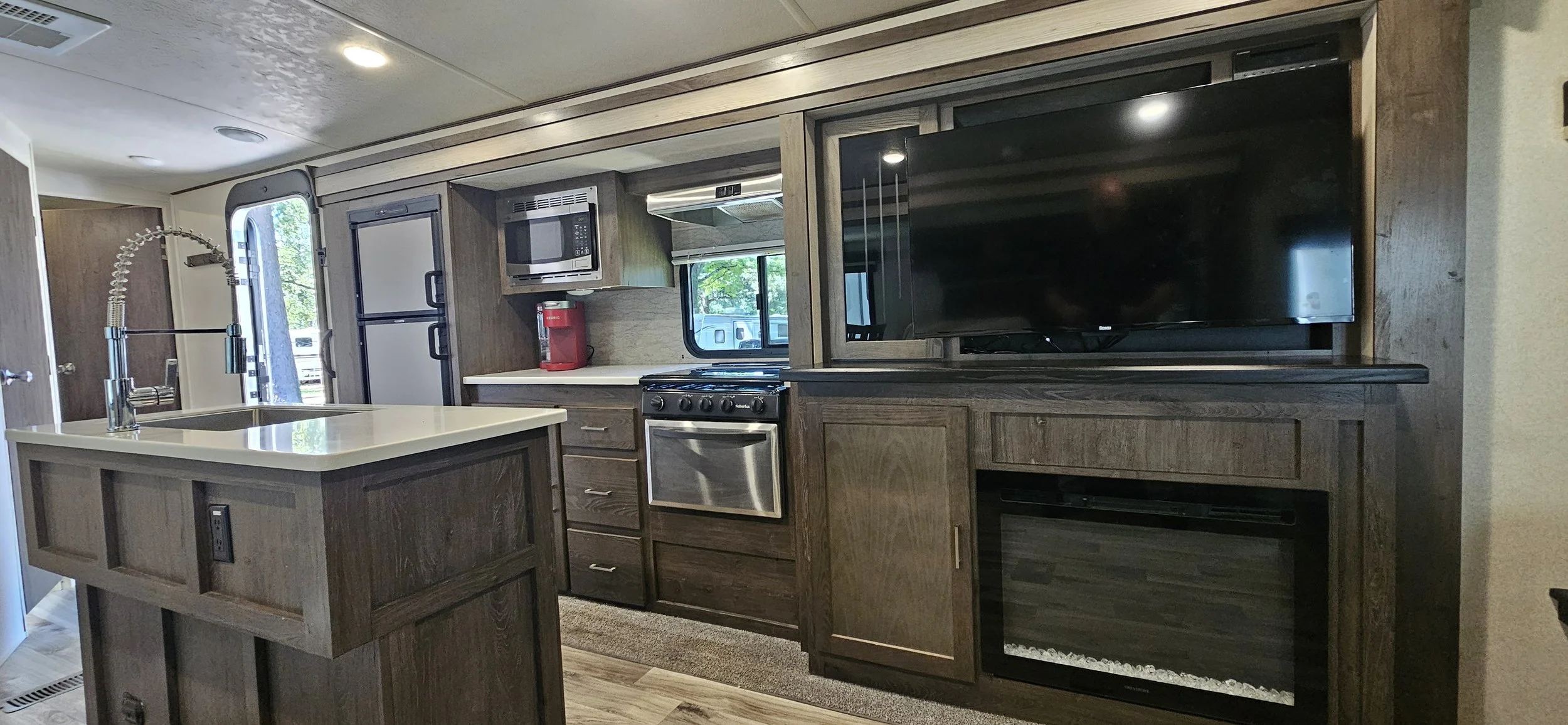 Heritage Glen LTZ RV interior - kitchen