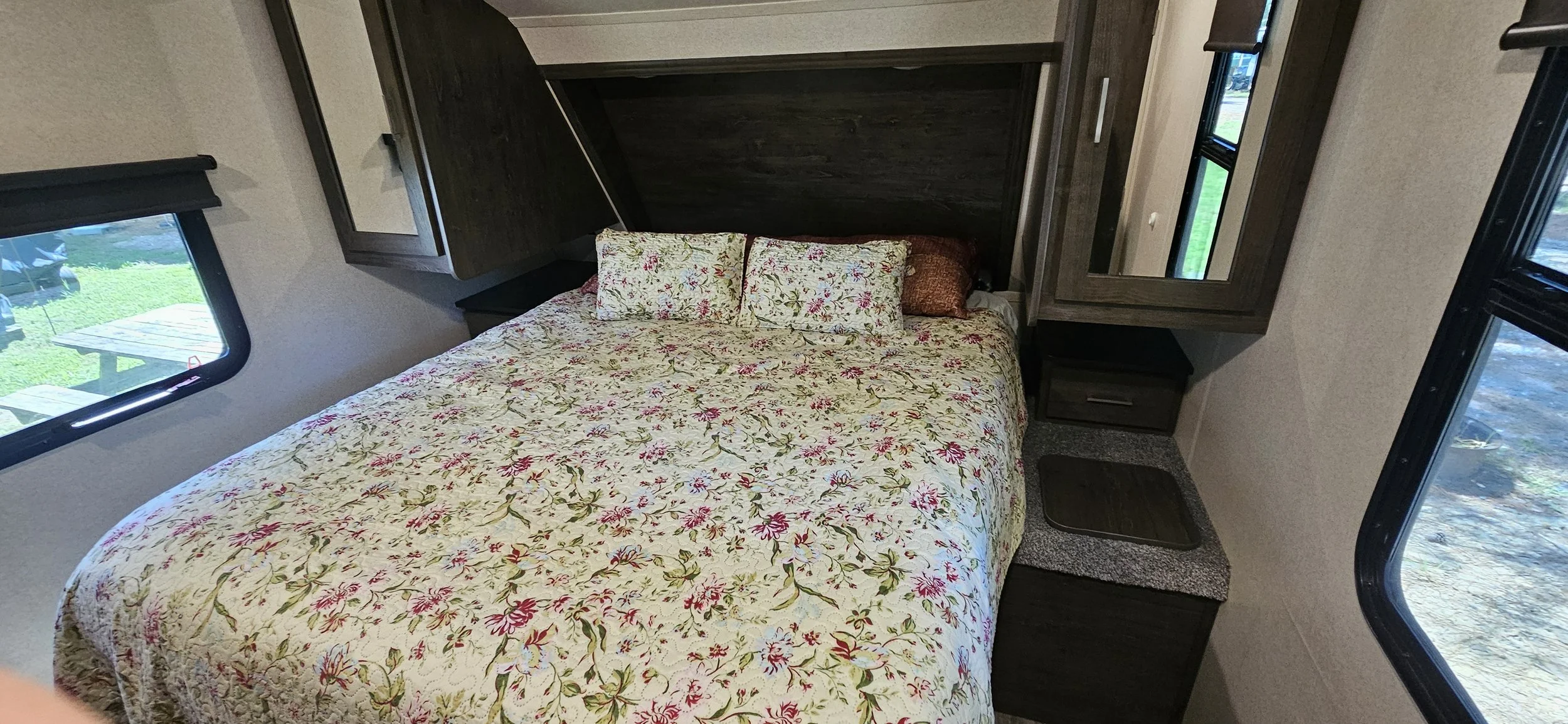 Heritage Glen LTZ RV bedroom interior