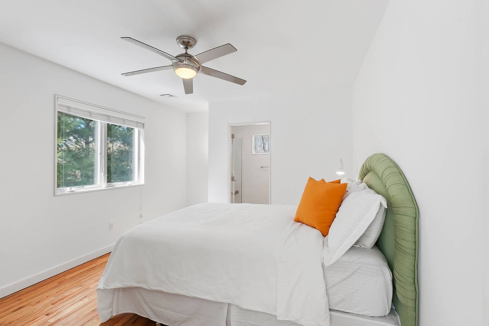 The second en suite bedroom.