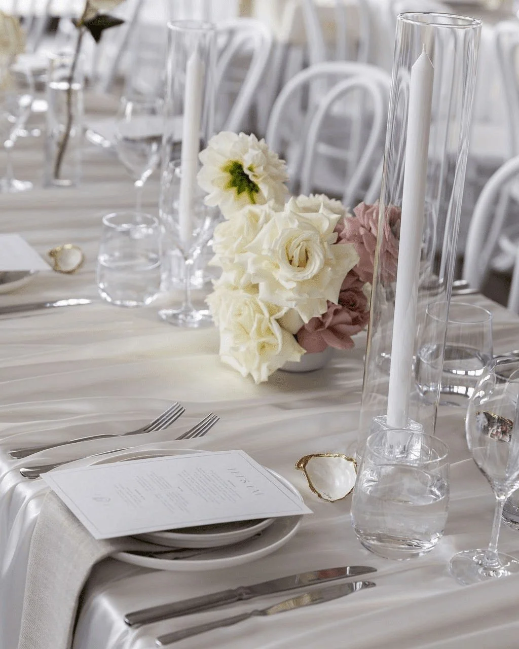 As the celebration unfolded, all the little details came together in the most wonderful way 💫
From the waterfront cocktail hour and layered tablescape to the cake, live band, oyster shucking, and personalised shell place cards, each element was desi