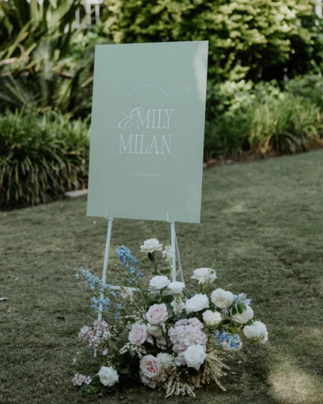 Emily &amp; Milan&rsquo;s wedding at Chiswick Woollahra 🤍 

A beautiful blend of soft florals and thoughtfully designed stationery, where every detail felt effortlessly romantic. The perfect balance of elegance and personality woven throughout the