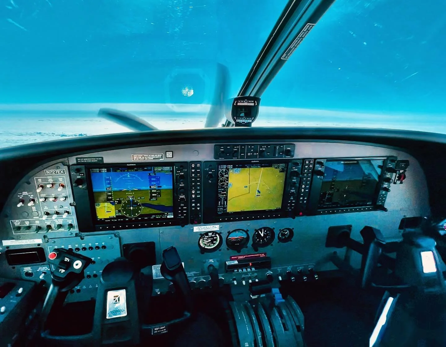 Cruising into the weekend with some grass strip training ✈️ 
What can you do to improve your piloting skills?

We are happy to help 🔗 link in bio.