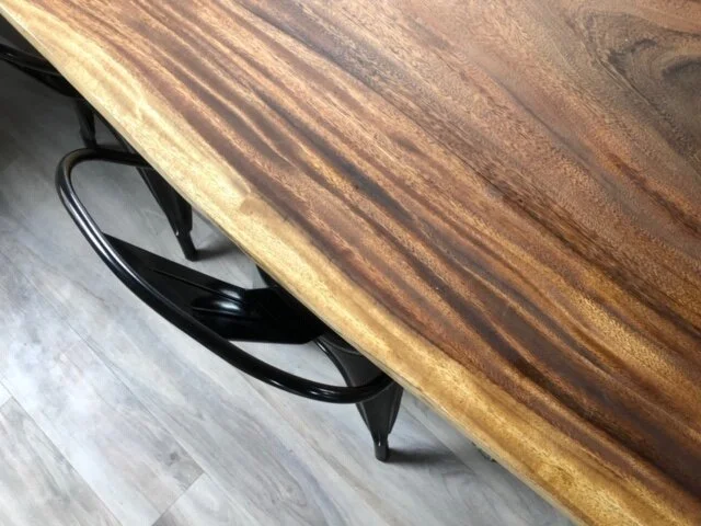 Beautiful texture in the Lakeland Live edge Table.