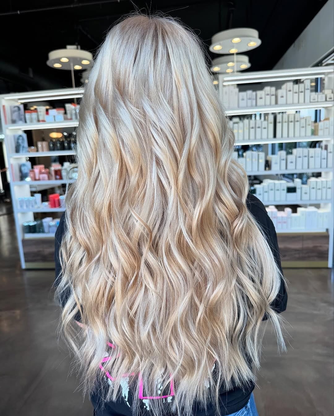 A big project Ali  has been working on for the last couple of weeks 🤩  SWIPE FOR BEFORE

Major color correction &mdash;&mdash;&gt; beautiful blonde 

We replaced her tape in extensions with @bellamihair 20&rdquo; Flex Wefts and the difference is ins