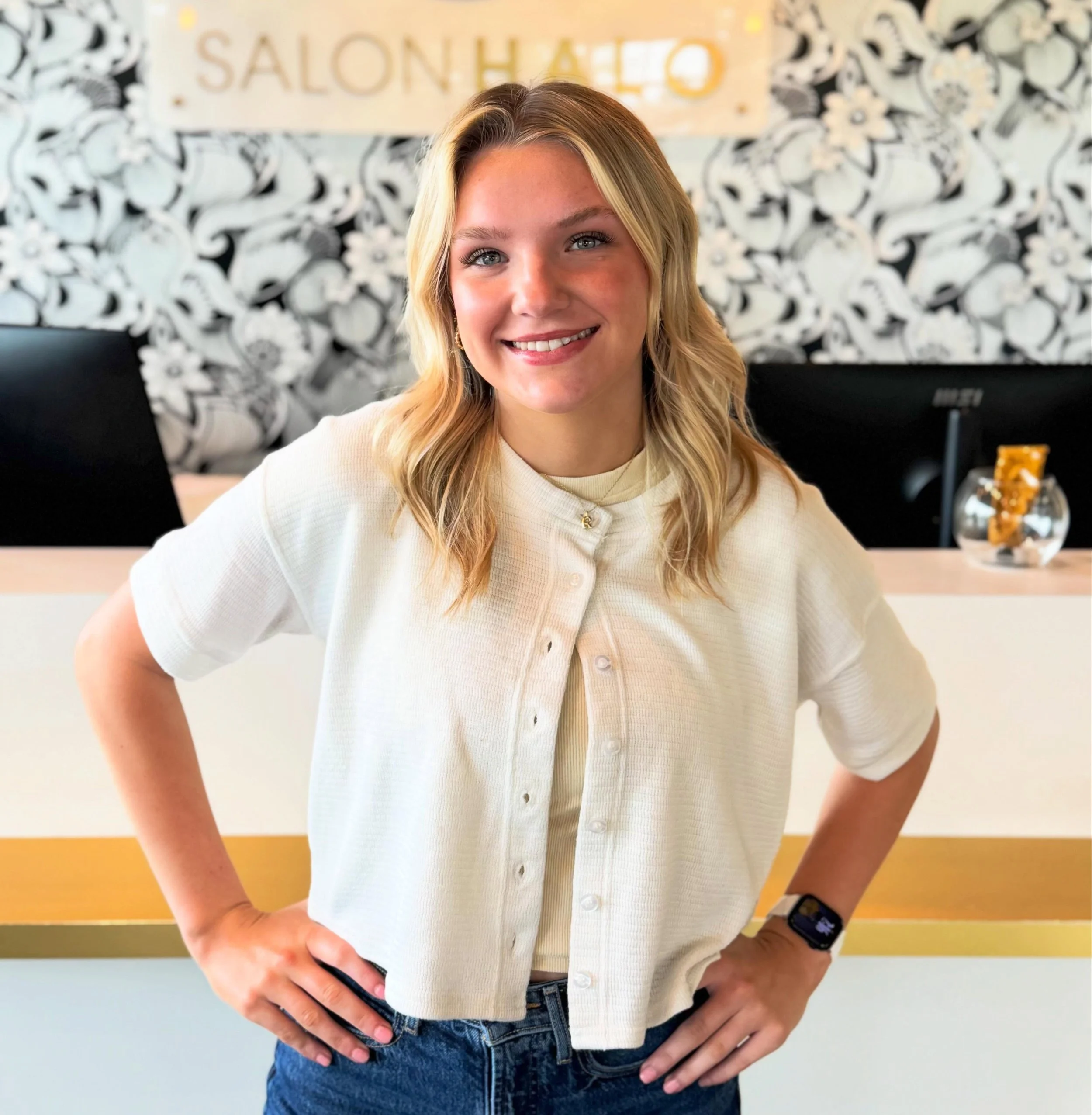 We&rsquo;re excited to officially welcome Rian to the floor at Salon Halo ✨

After completing Halo&rsquo;s advanced assistant and haircutting program, Rian is now accepting clients. Throughout her training, she quickly stood out for her attention to 