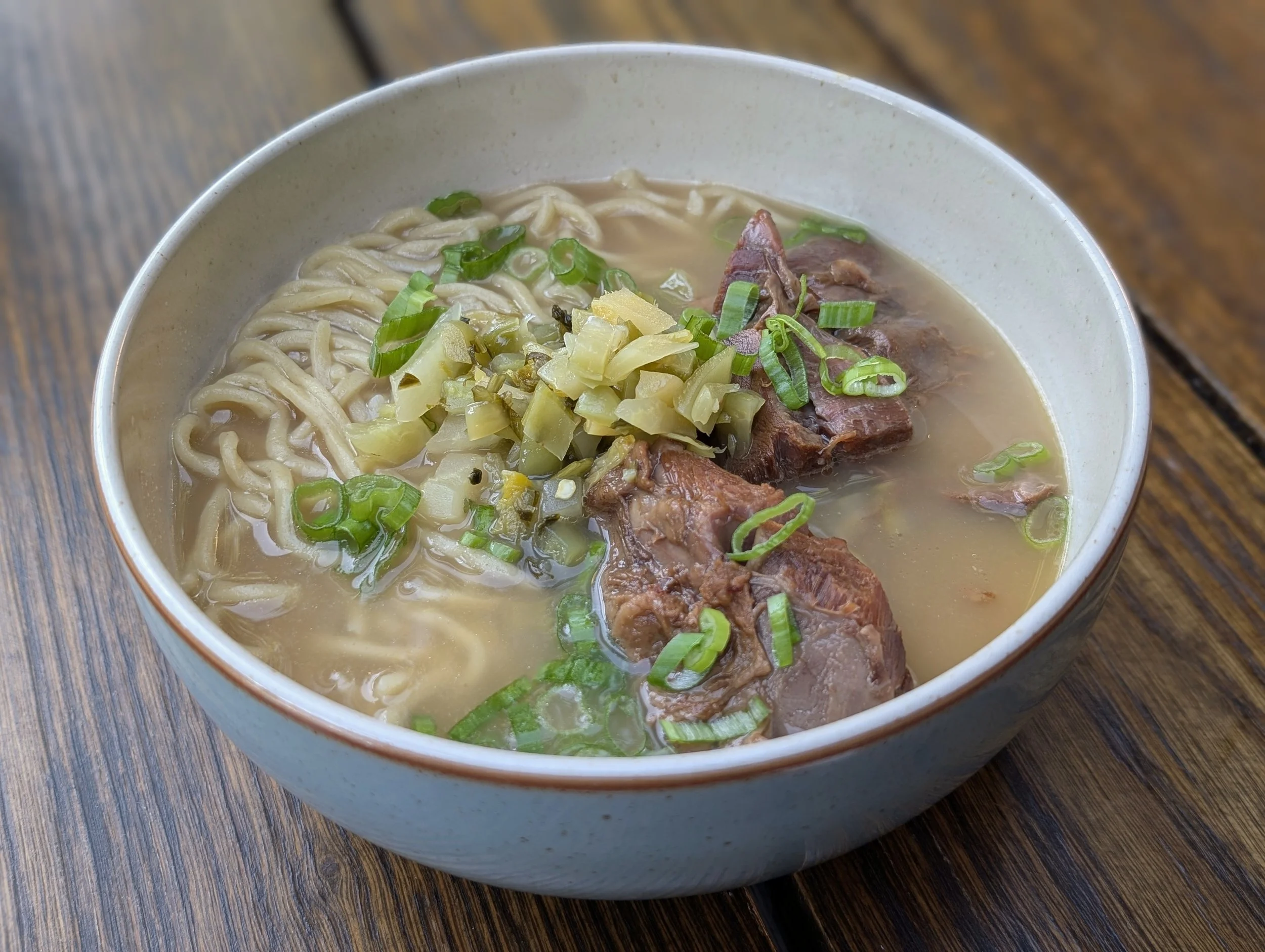 Four Gods Niuroumian (beef noodle soup) 祀神牛肉麵