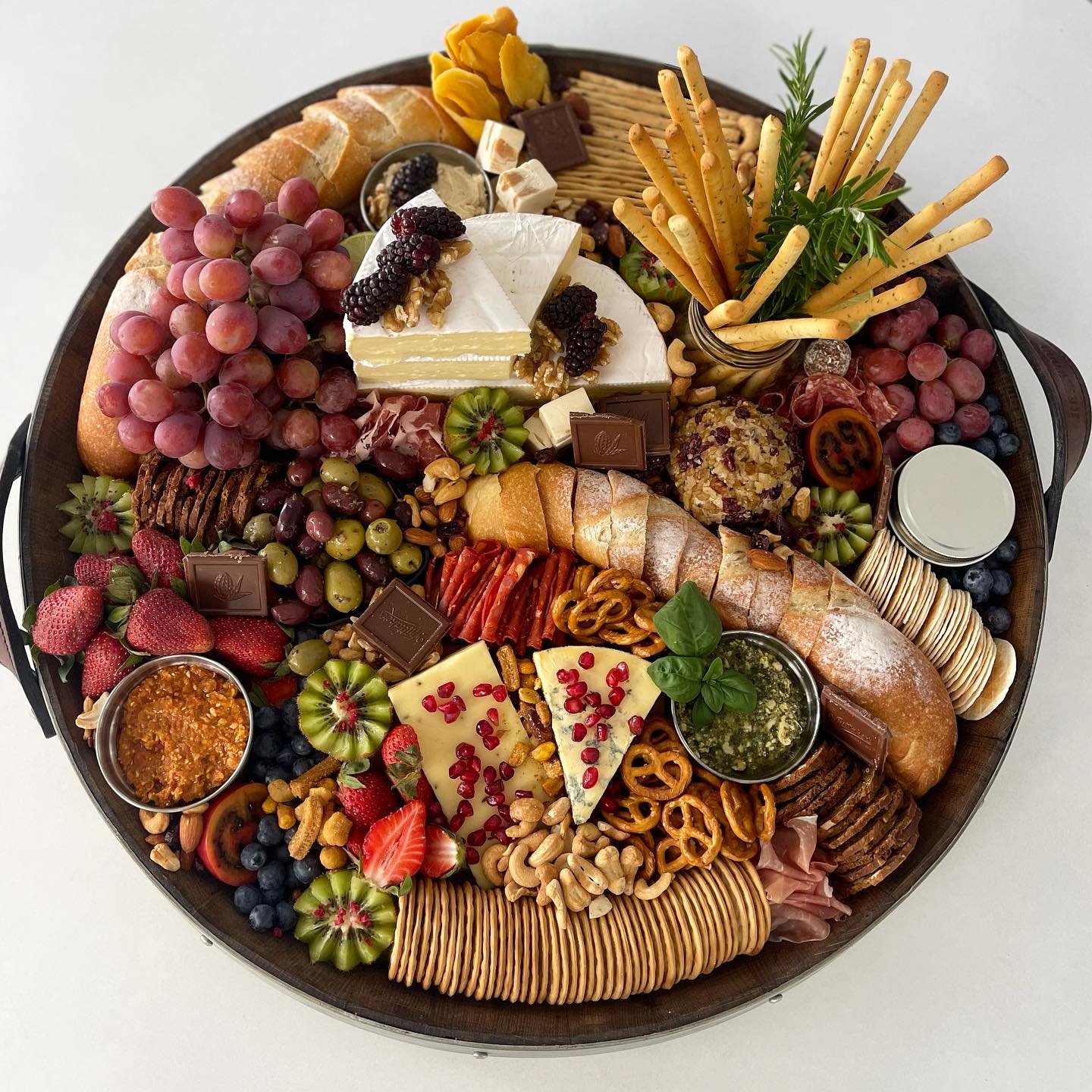 A custom grazing board for @lashreligion.nz xmas party🎄