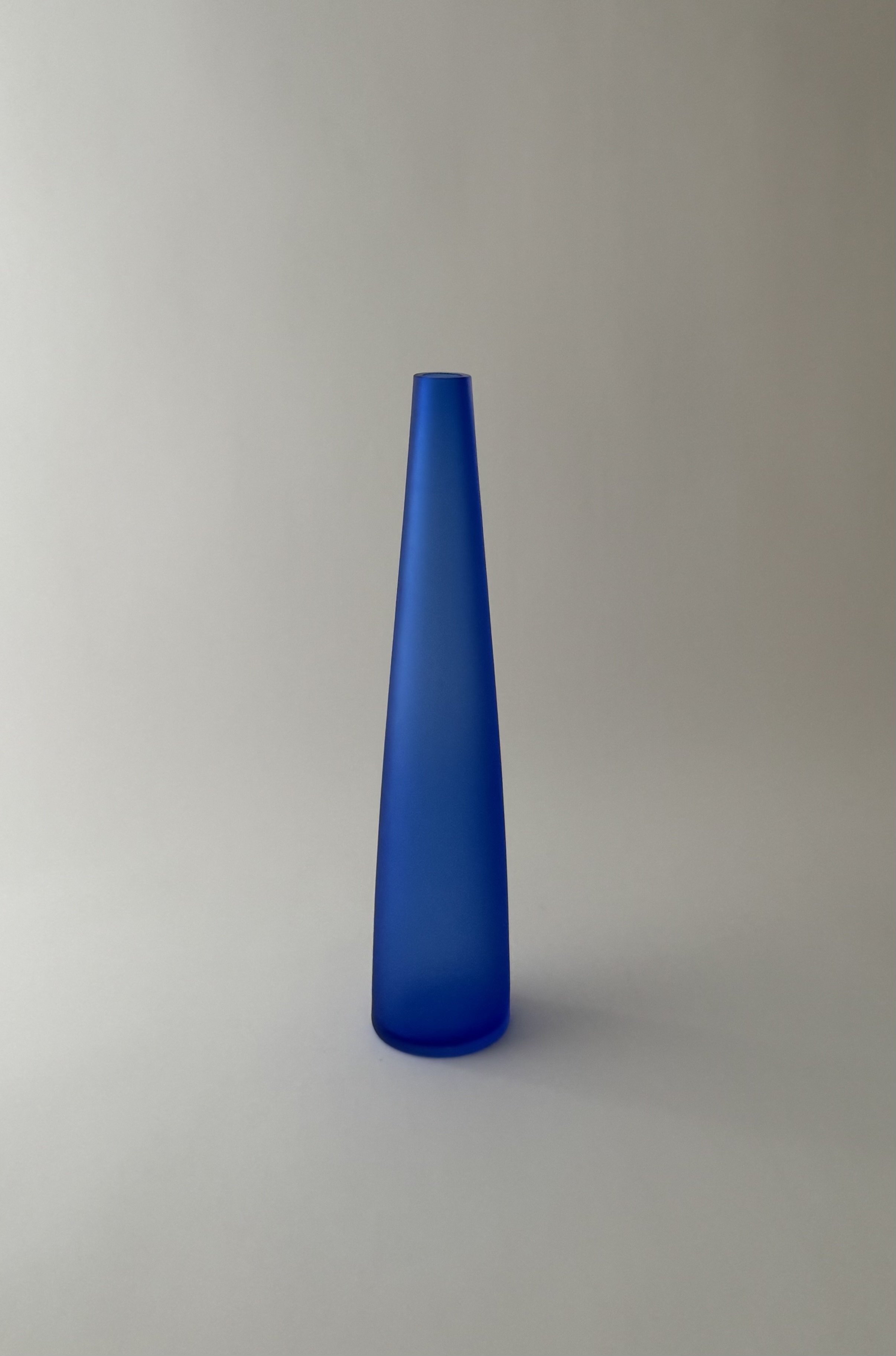 edition-gabi-faeh-cono-studioglas-aquamarin opak-vase.jpg