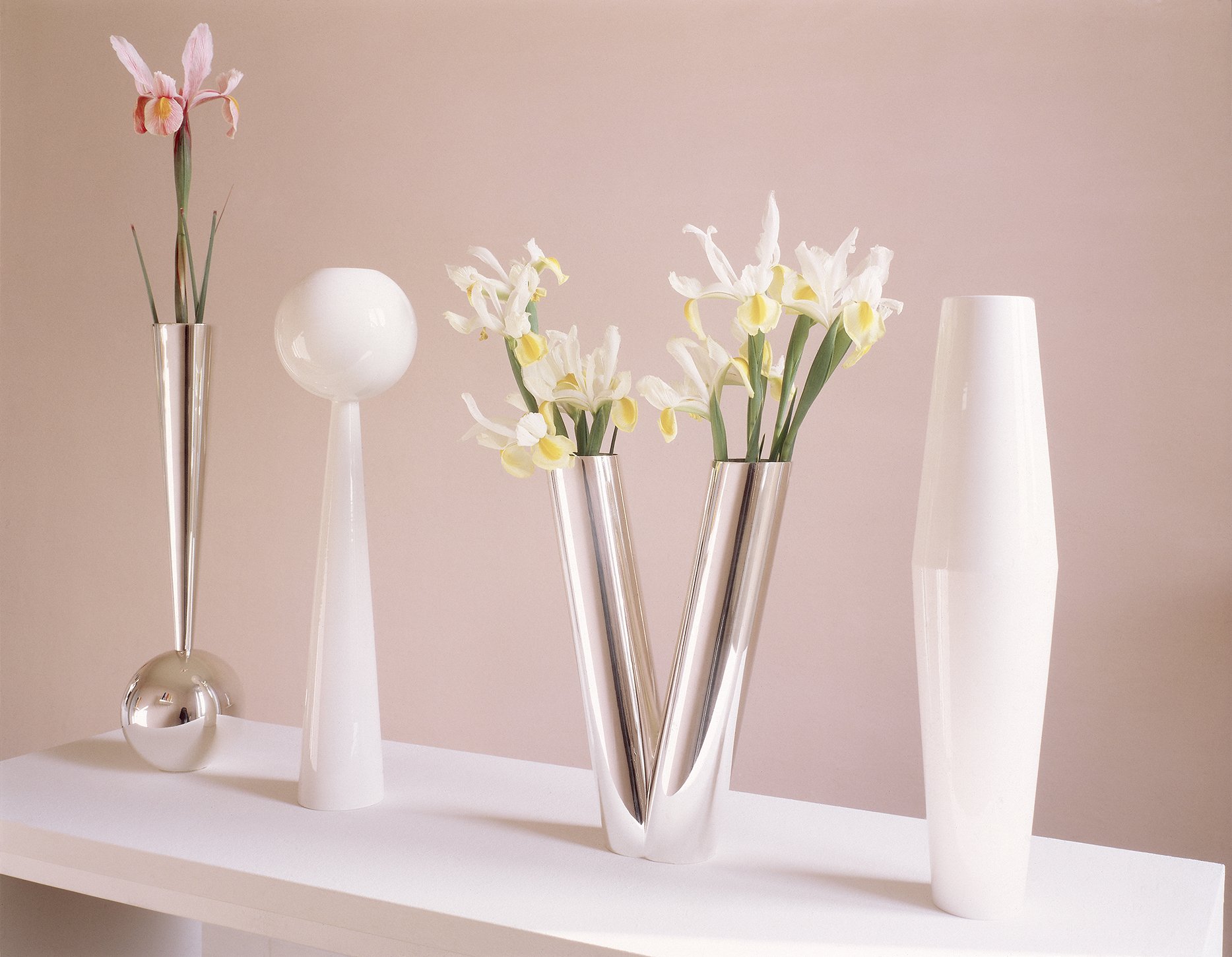 edition-gabi-faeh-conosfera-vu-oh-silver-ceramic-vases.jpg