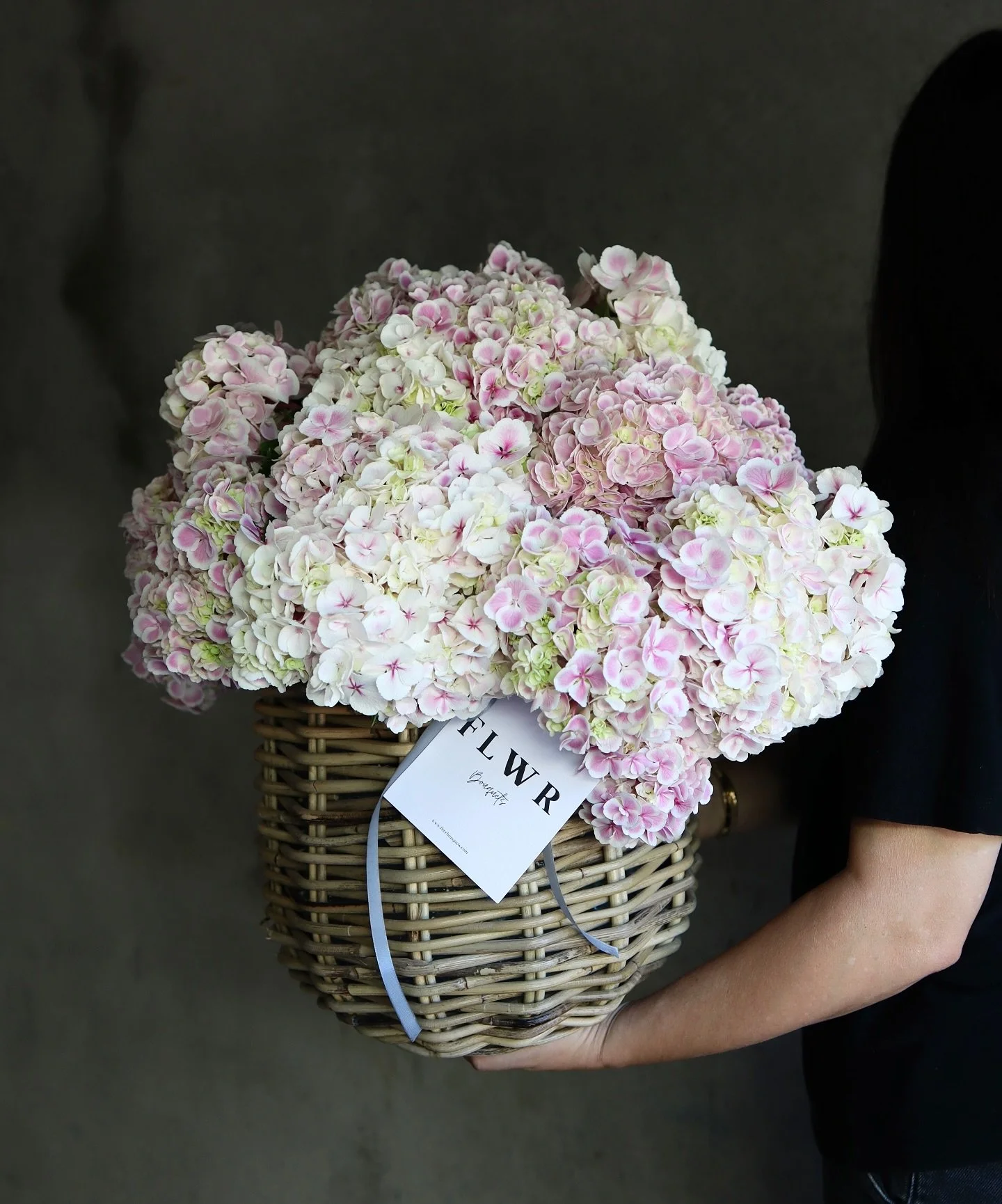A cloud of Hydrangeas for MUM 🤍

Order via website 🌸