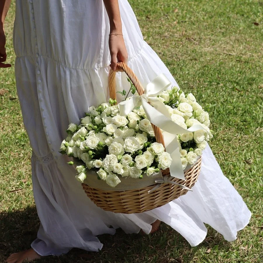 Only at FLWR!

Our large white basket 🤍