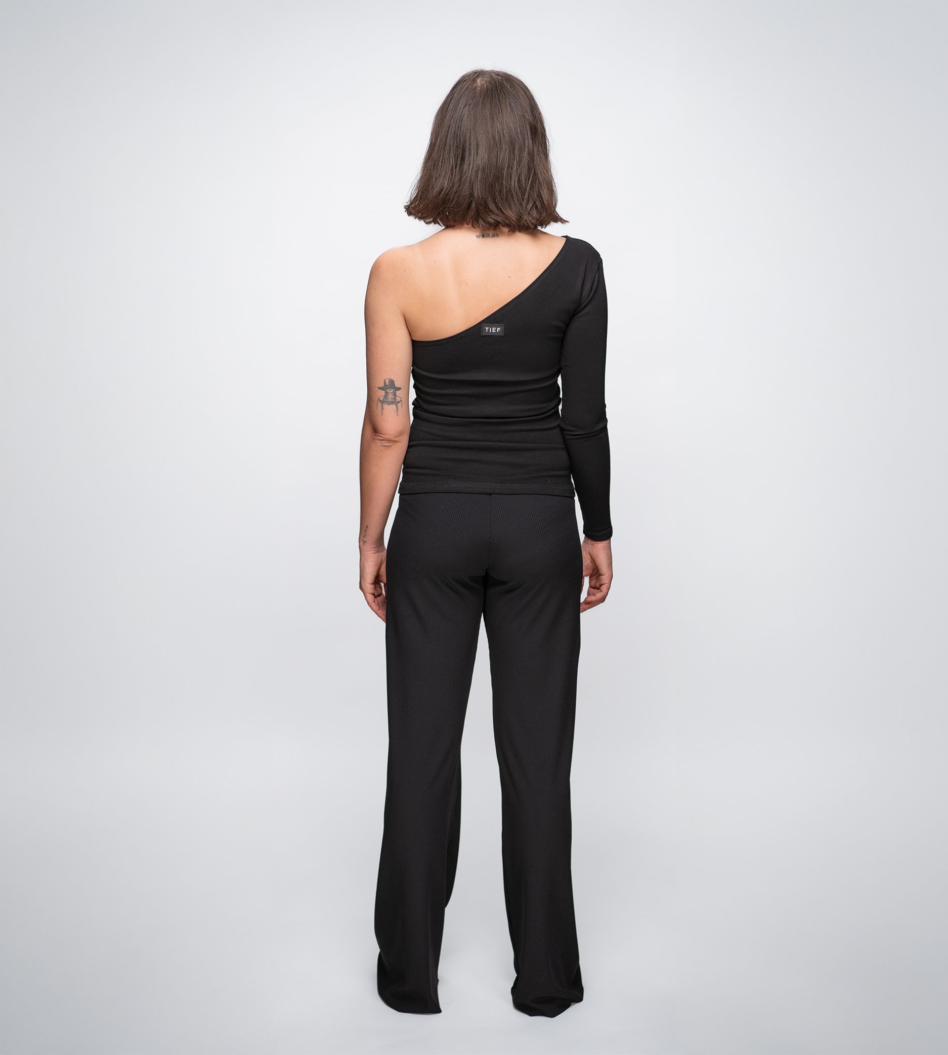 TIEF_OneShoulderLongsleeve_5.jpg