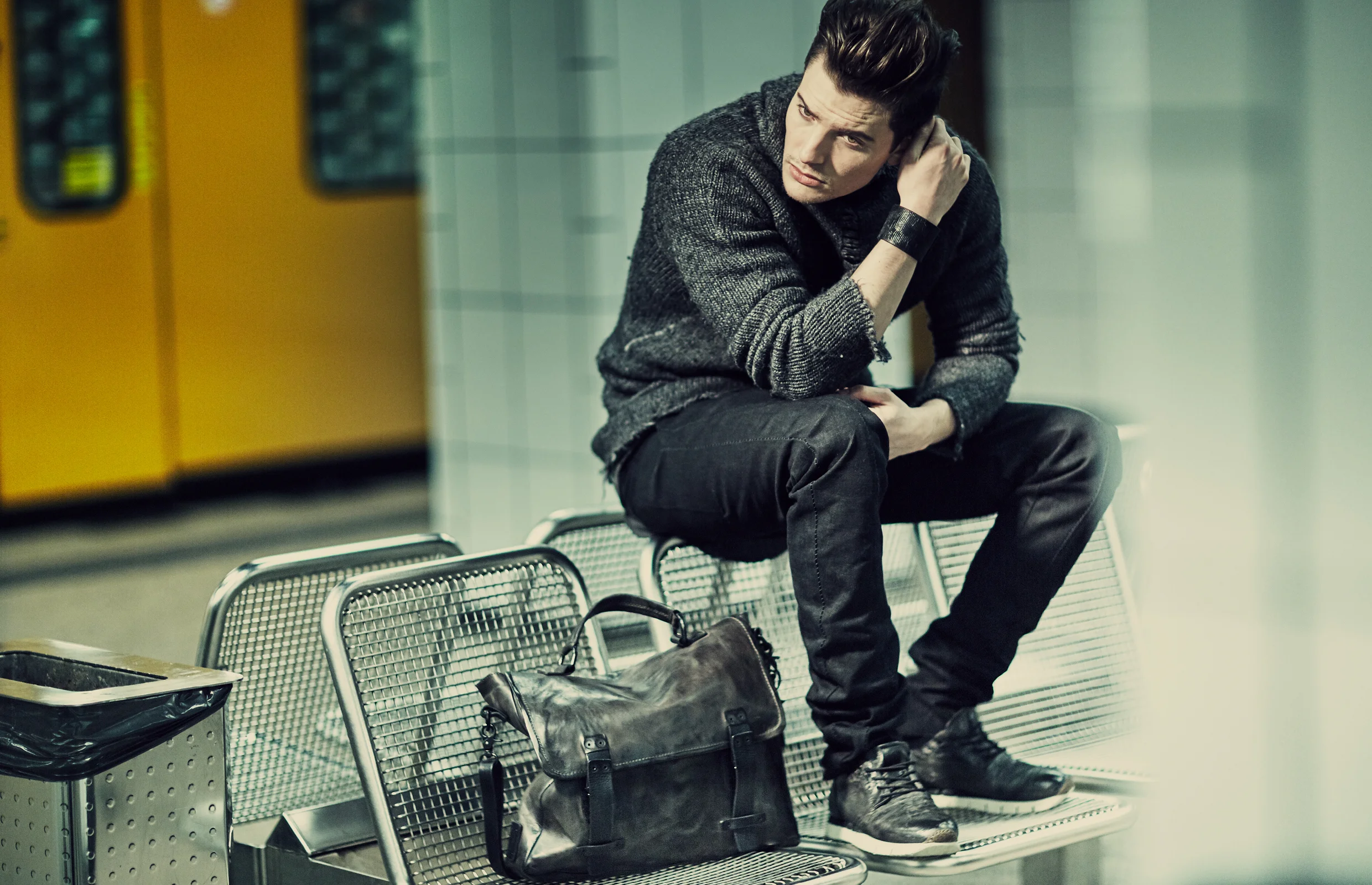 blank_communication_as98aw16_2480x1600_09.jpg