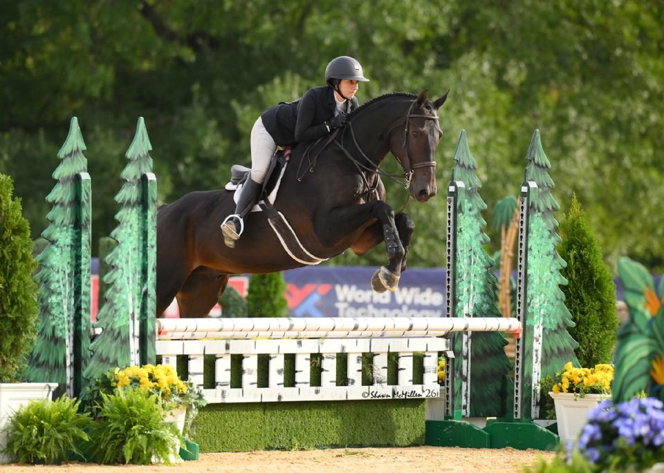 Schuyler Dayner Dominates in North American Adult Amateur Equitation Championships