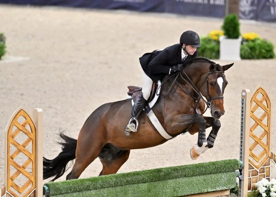 Weiss Wraps Up Victory in Ariat National Adult Medal Final